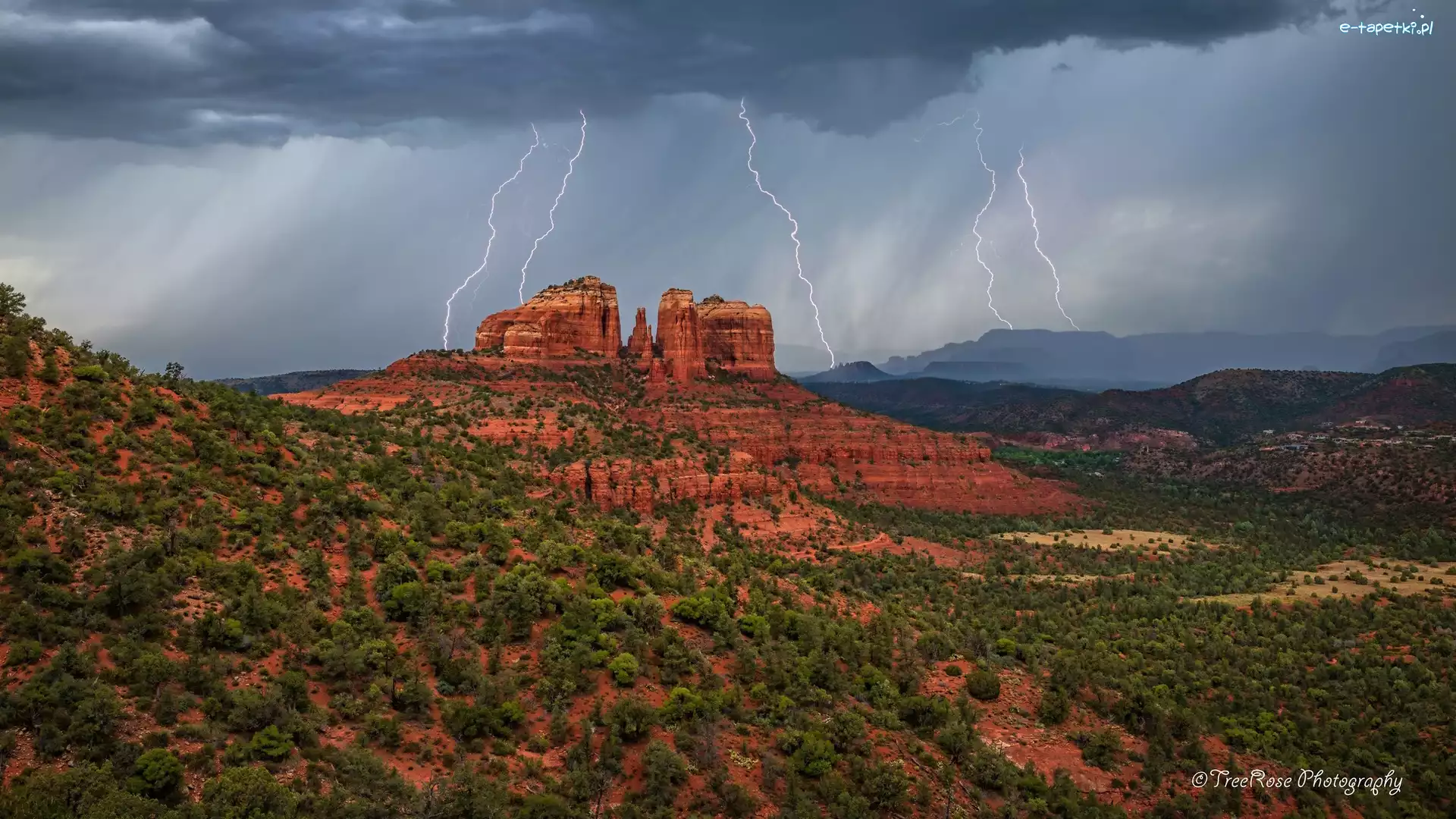 Cathedral Rock, Arizona, Błyskawice, Pioruny, Skały, Niebo, Chmury, Stany Zjednoczone