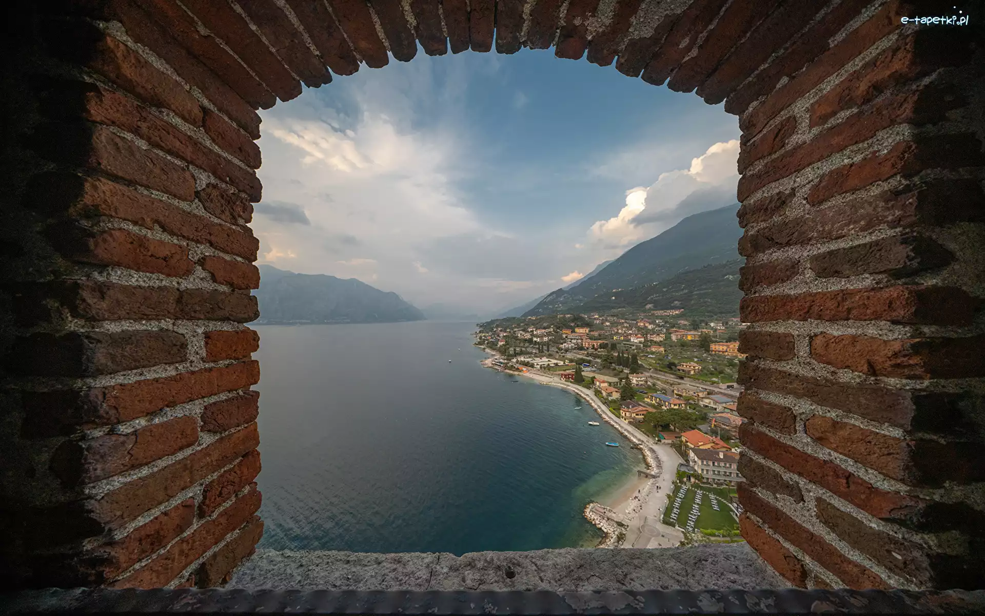 Niebo, Widok, Lago di Garda, Jezioro, Włochy, Mur, Okno, Veneto, Chmury