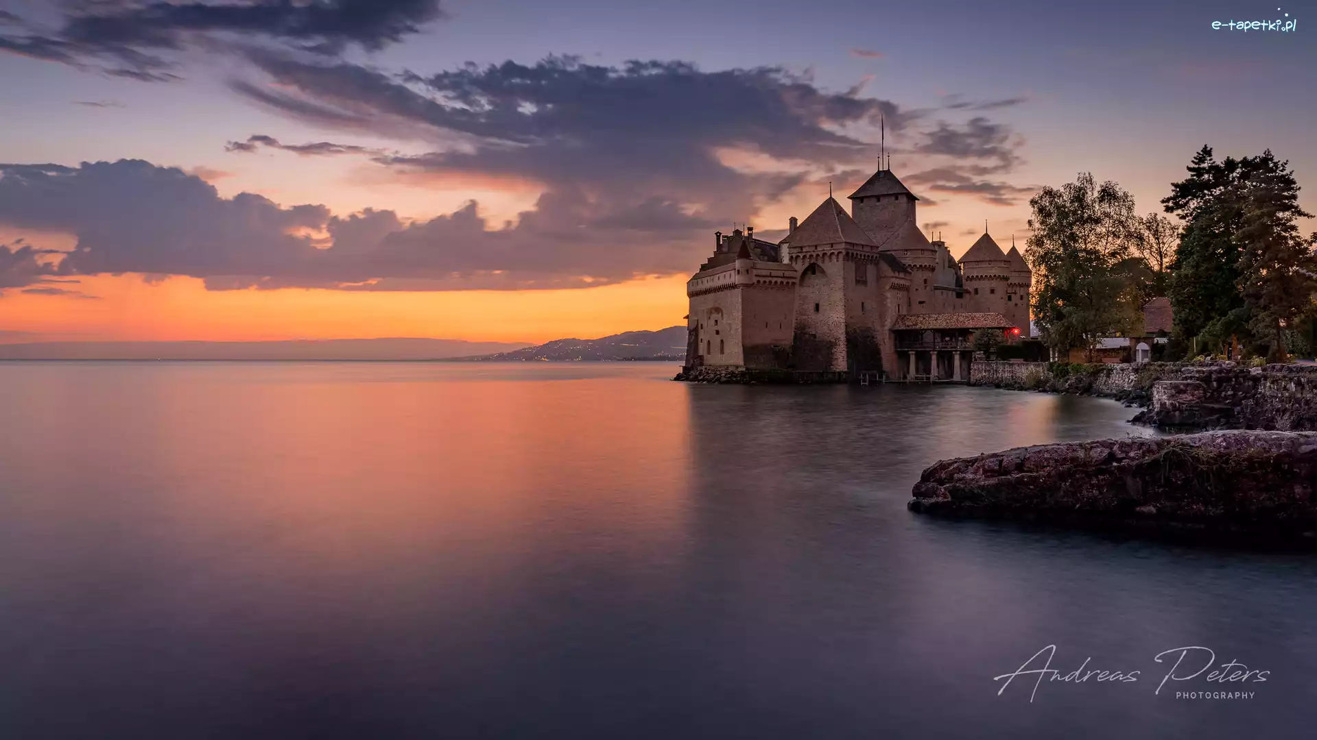 Kanton Vaud, Chmury, Zachód słońca, Szwajcaria, Jezioro Genewskie, Zamek Chillon