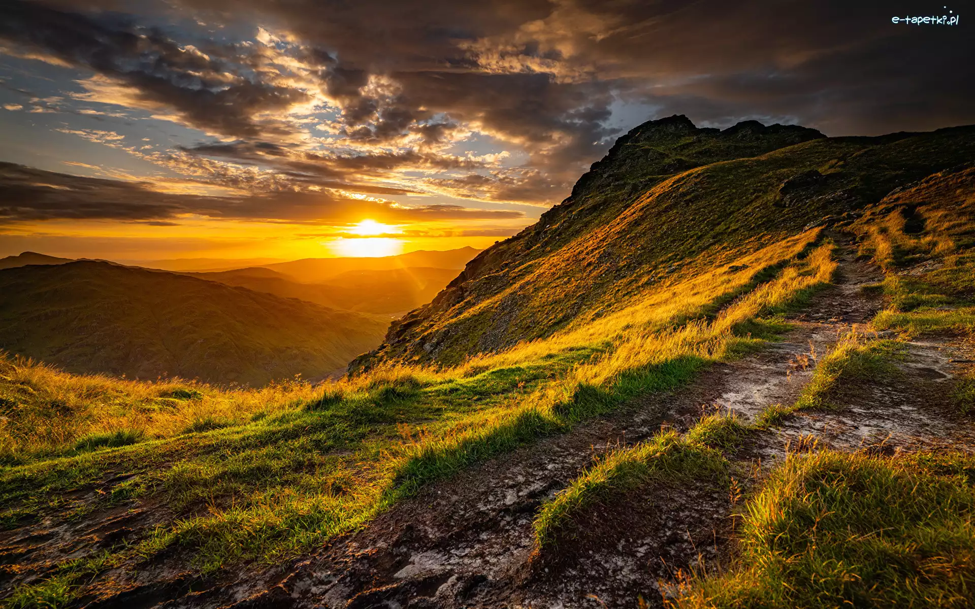 Zachód słońca, Góry, Wzgórza, Ben Vorlich, Szkocja, Chmury, Trawa
