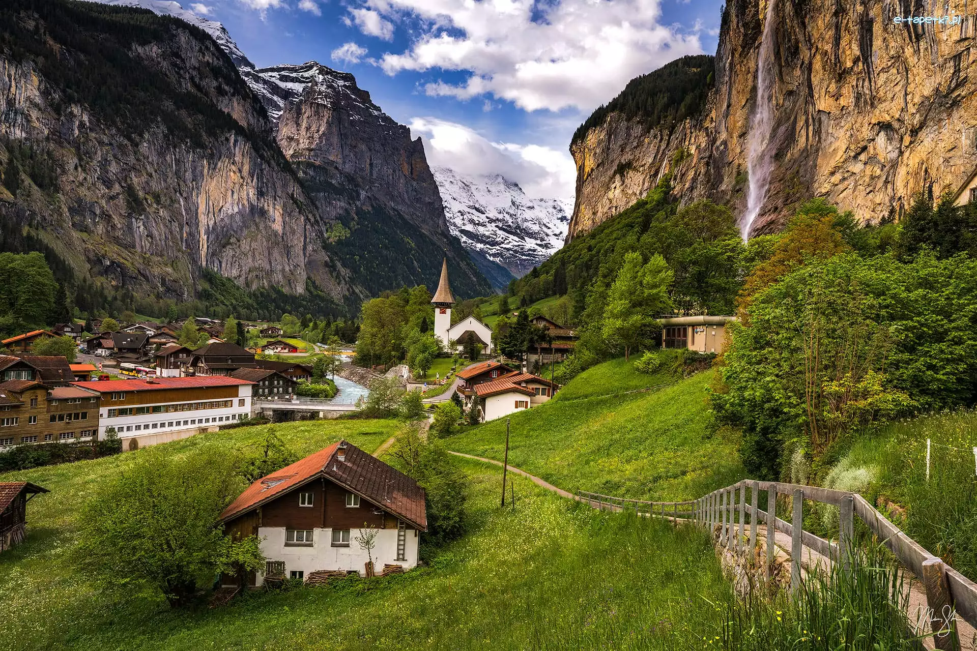 Gmina Lauterbrunnen, Góry, Szwajcaria, Kościół, Domy, Droga, Drzewa, Dolina Lauterbrunnental, Wodospad Staubbach, Kanton Berno