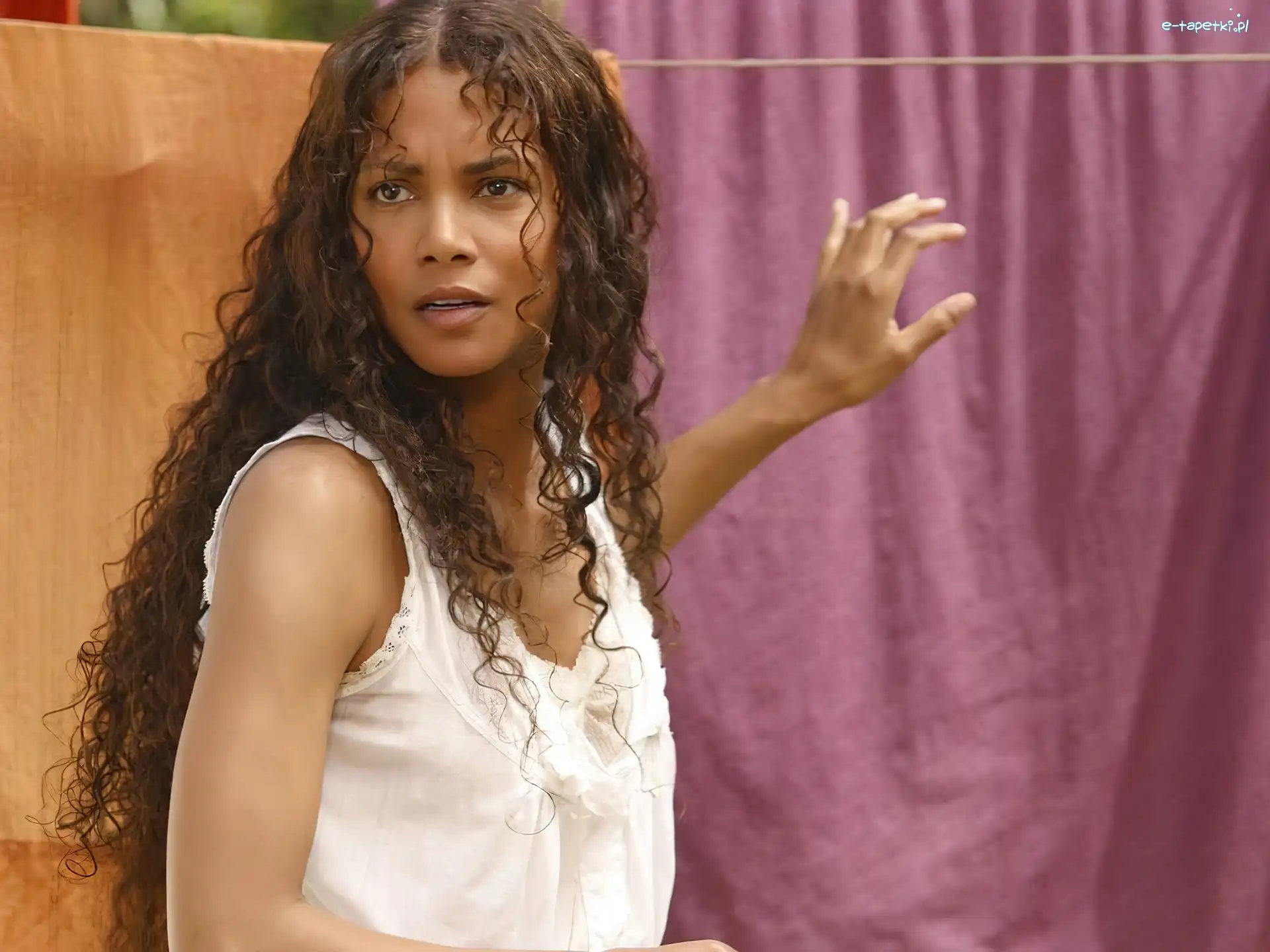 długie, włosy, kręcone, pranie, Halle Berry
