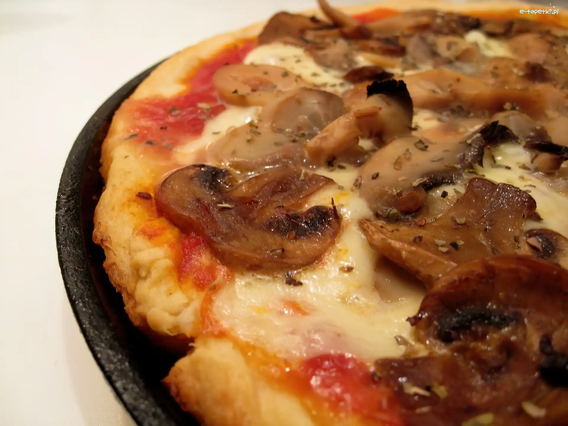 Grzyby, Pizza