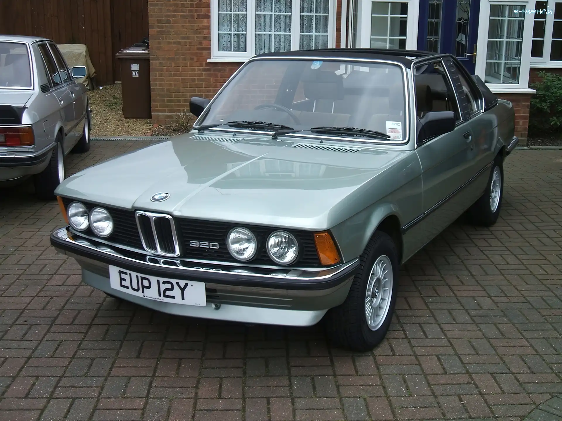 E21, 320