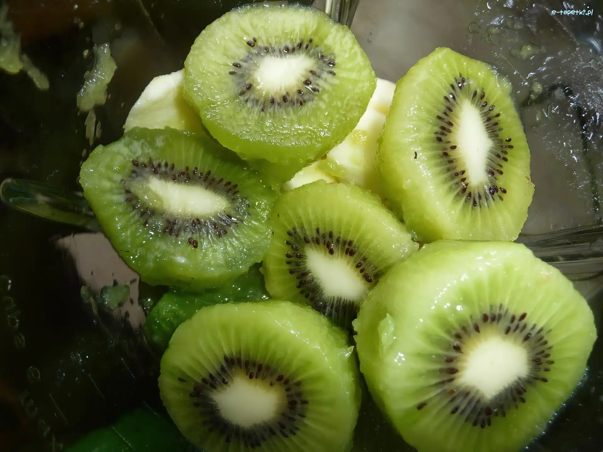 Kiwi, Obrane