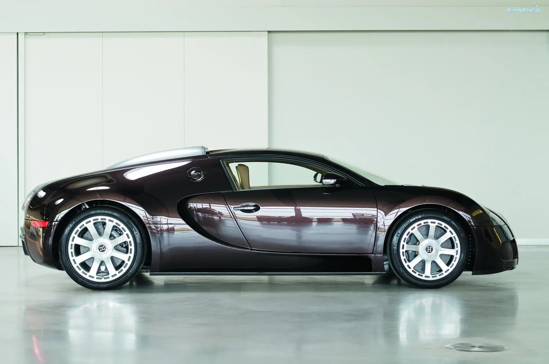 Veyron, Hala, Prawy bok, Czarny