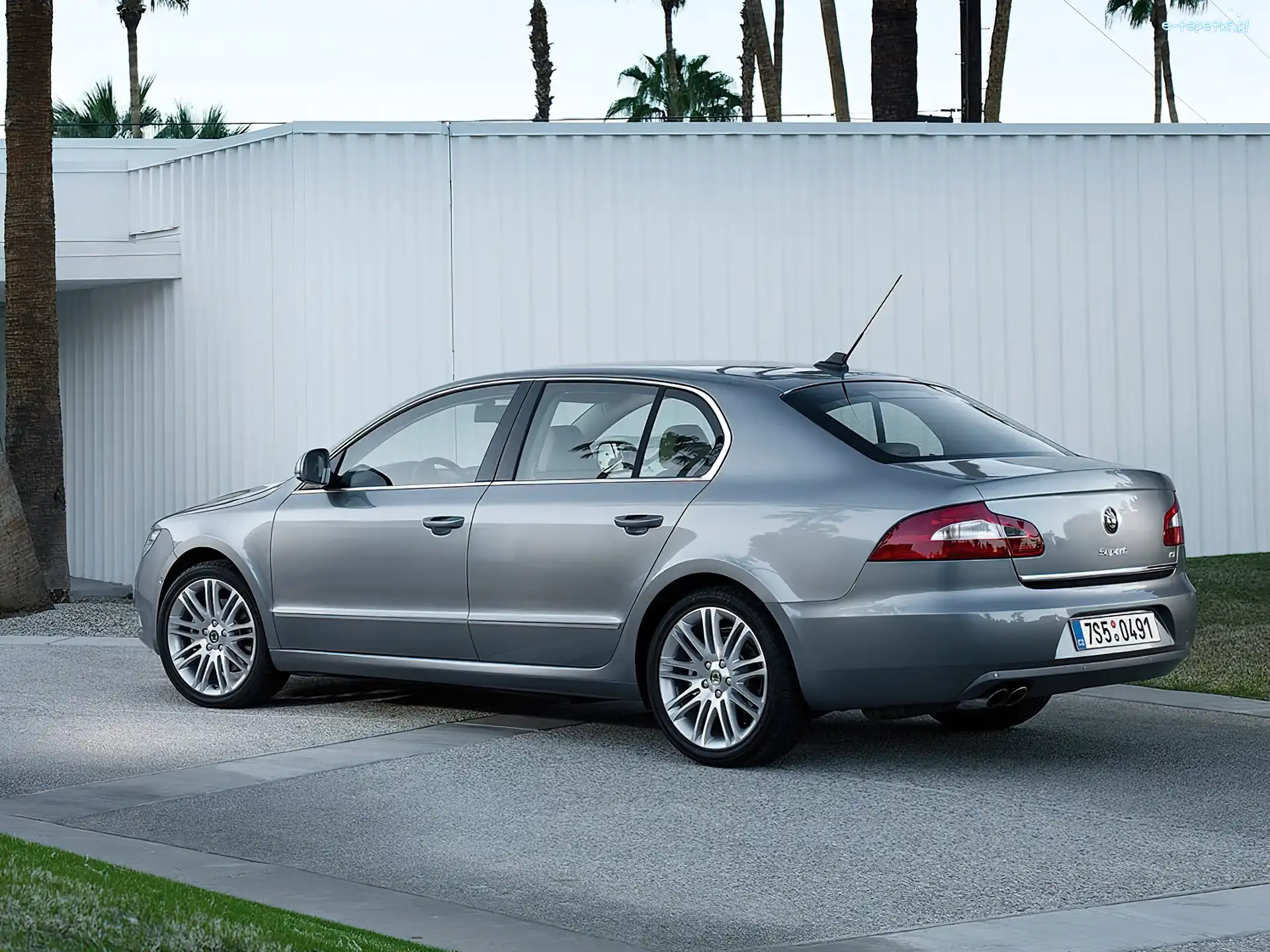 Podjazd, Skoda Superb, Srebrny