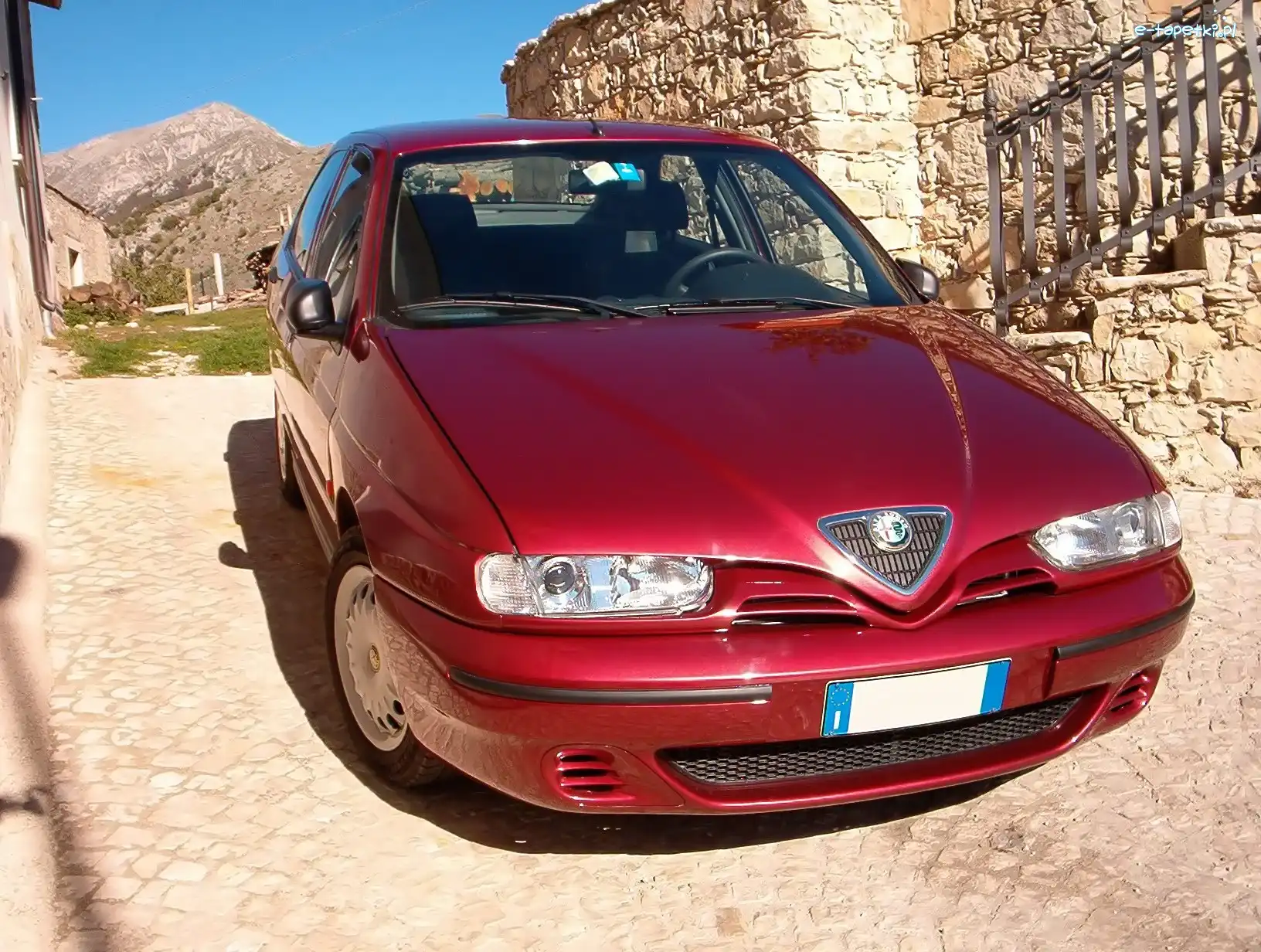 Alfa Romeo 145, Przód