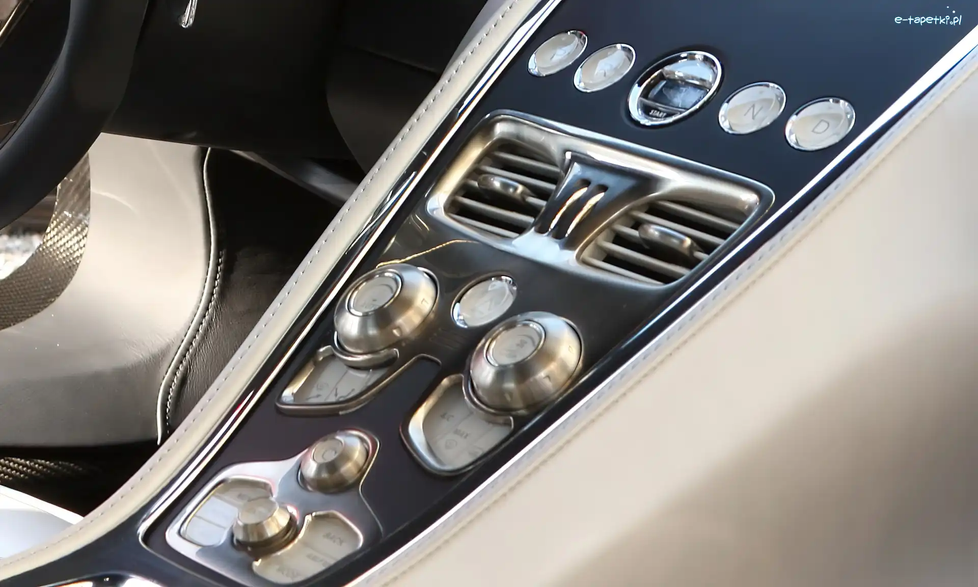 Kokpit, Aston Martin One-77