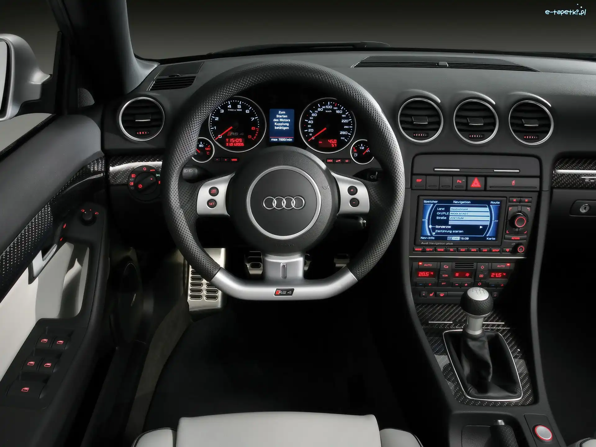 RS4, Audi, Kierownica
