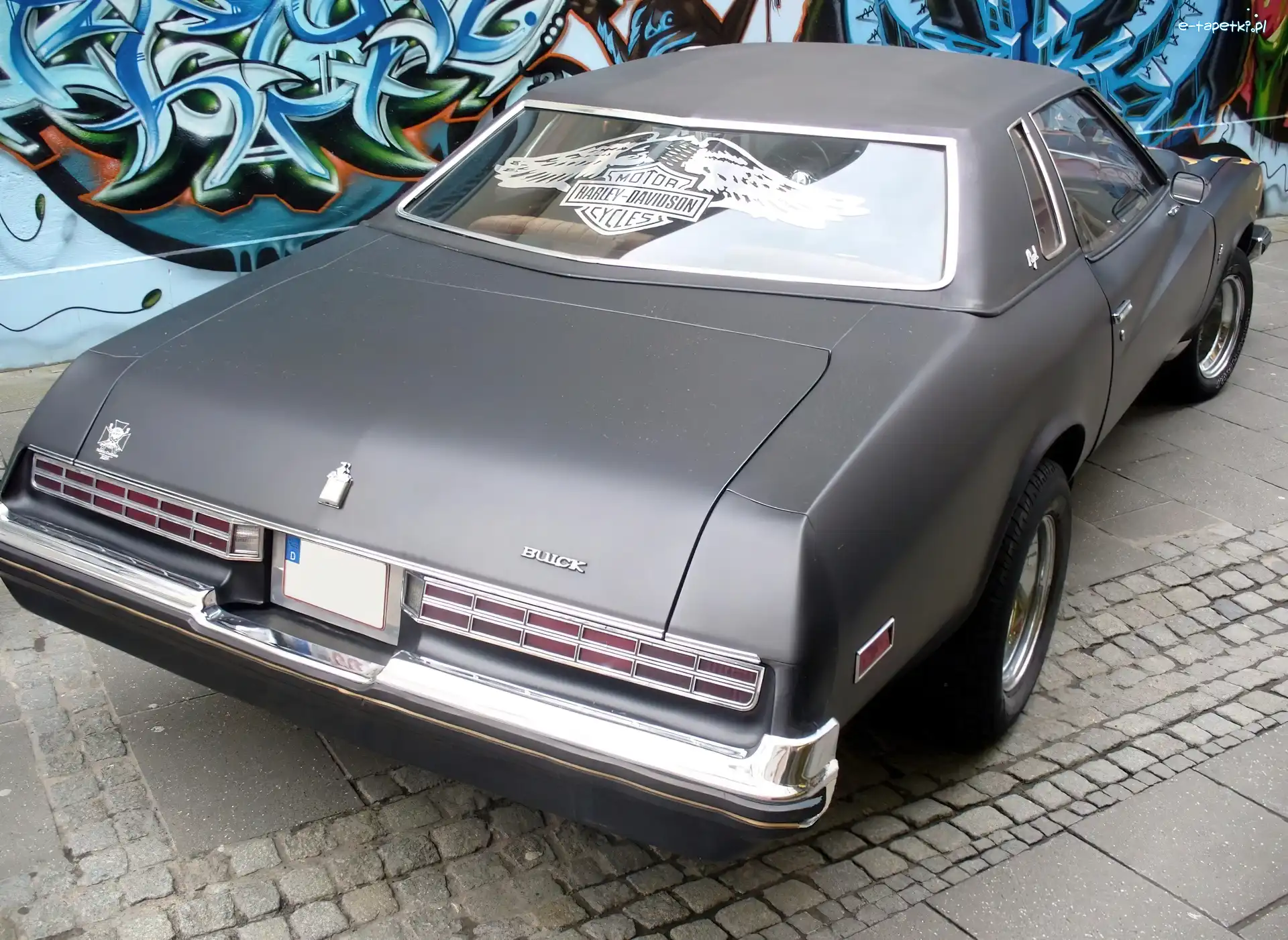 Graffiti, Buick Regal, Tył