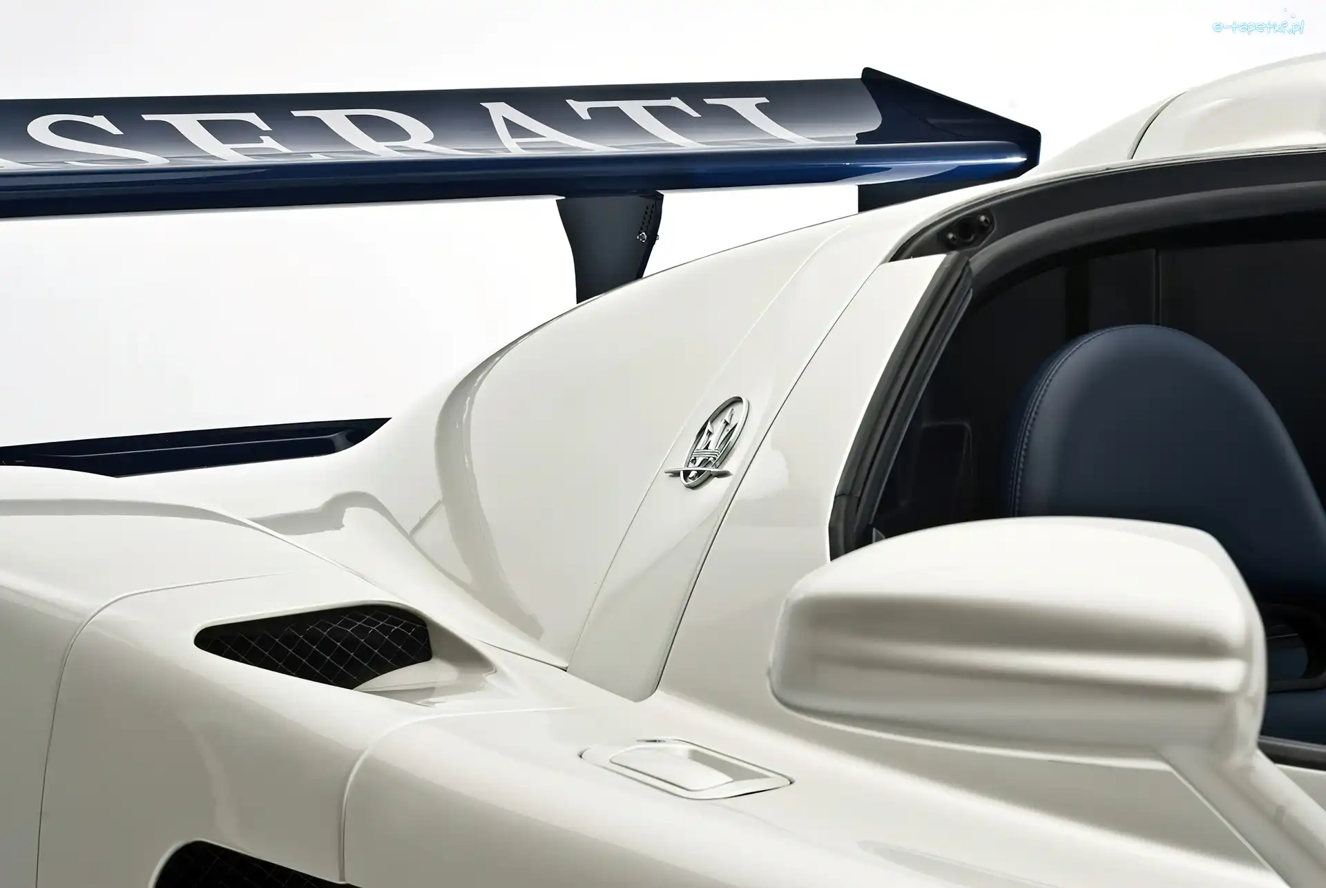 Lusterko, Maserati MC12