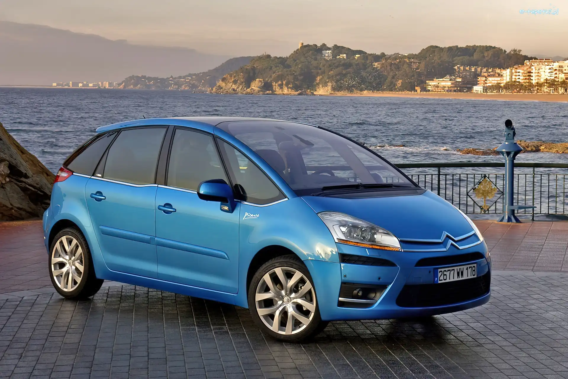 Nabrzeże, Citroen C4 Picasso, Niebieski