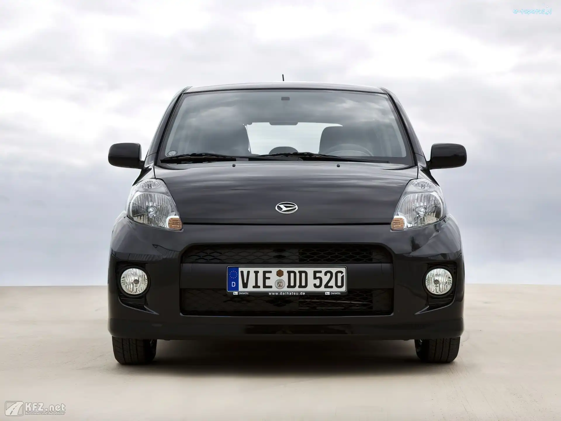 Halogeny, Daihatsu Sirion, Przód