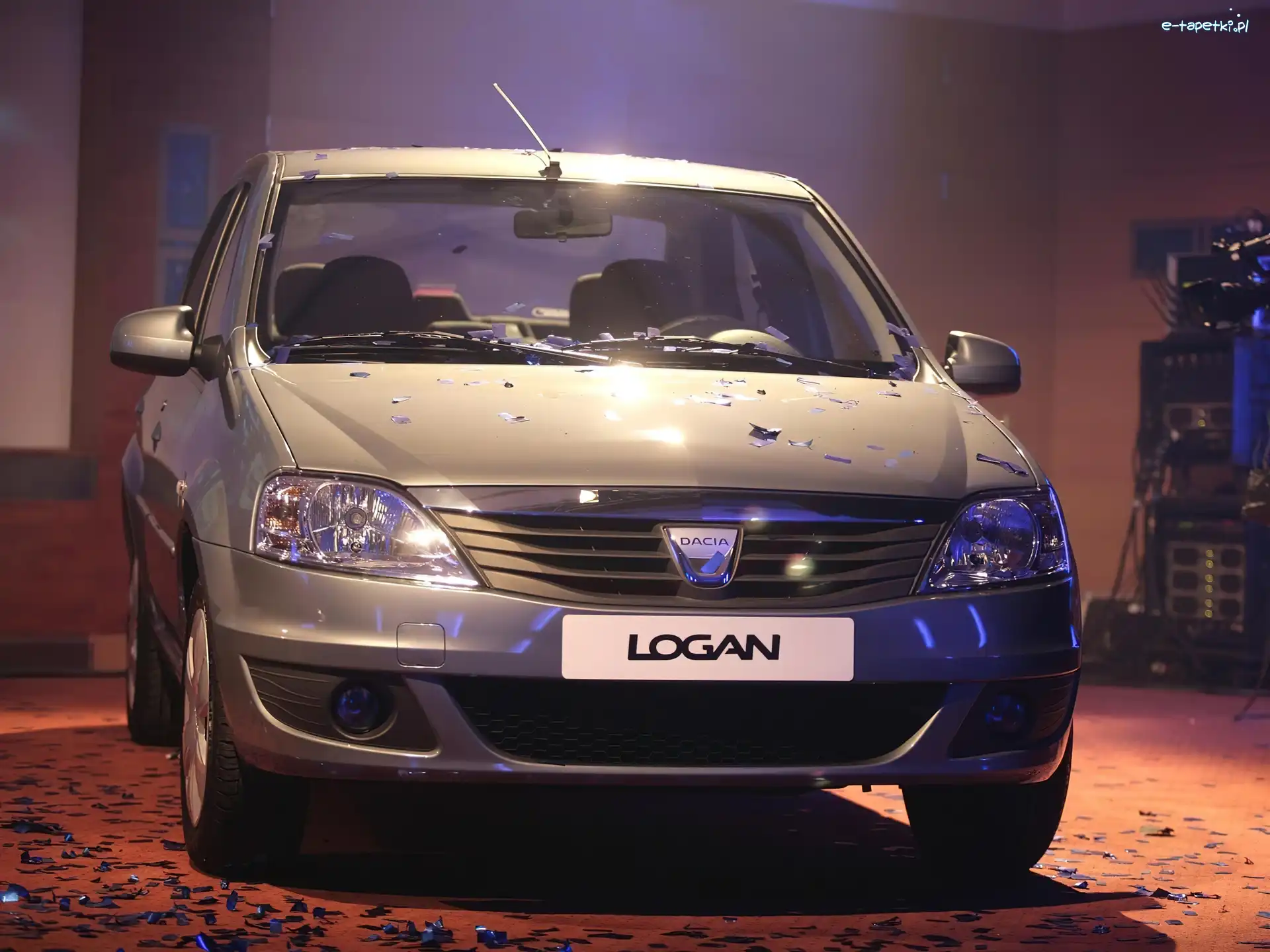 Studio, Dacia Logan, Debiut
