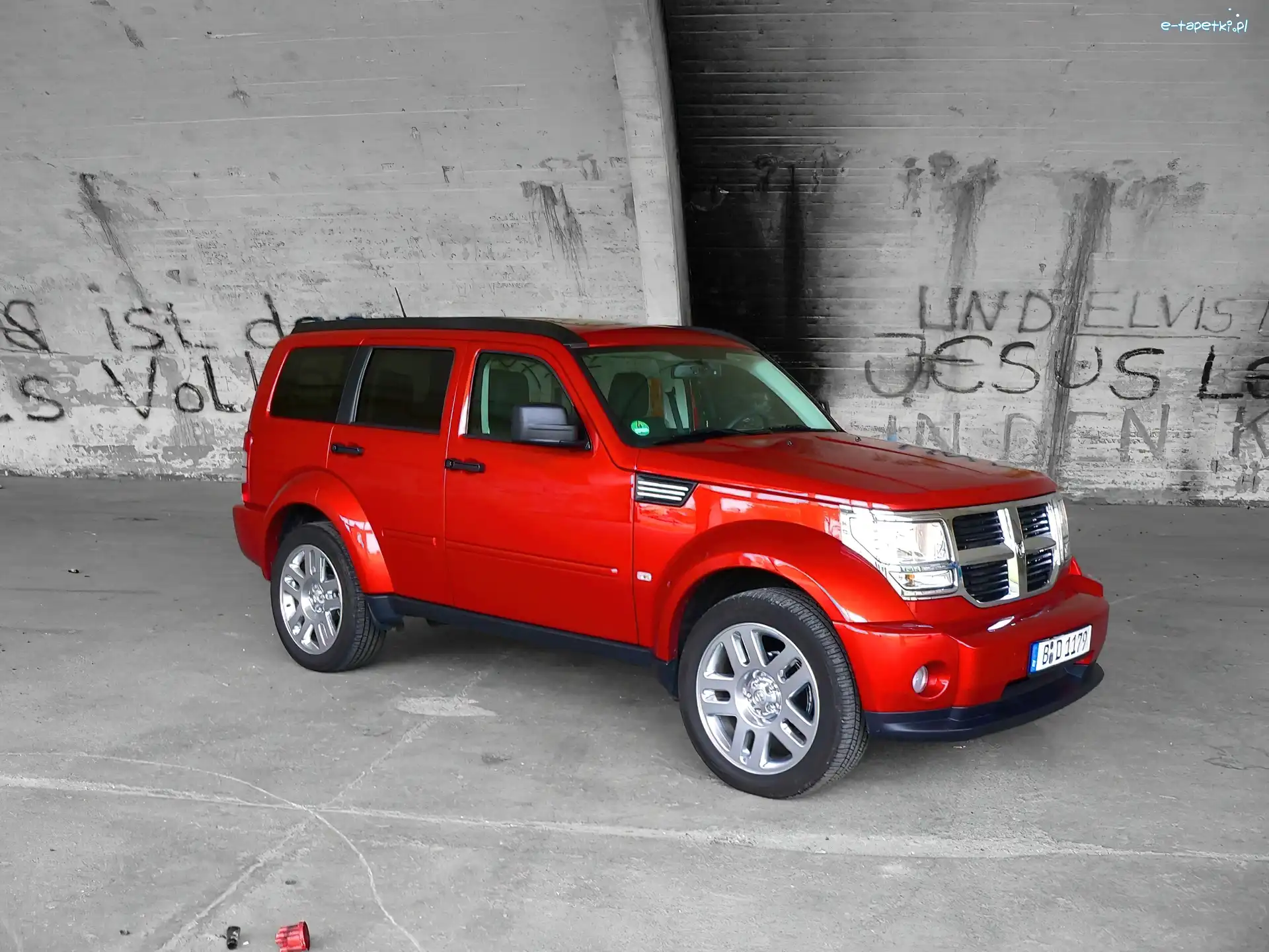 Graffiti, Dodge Nitro, Czerwony