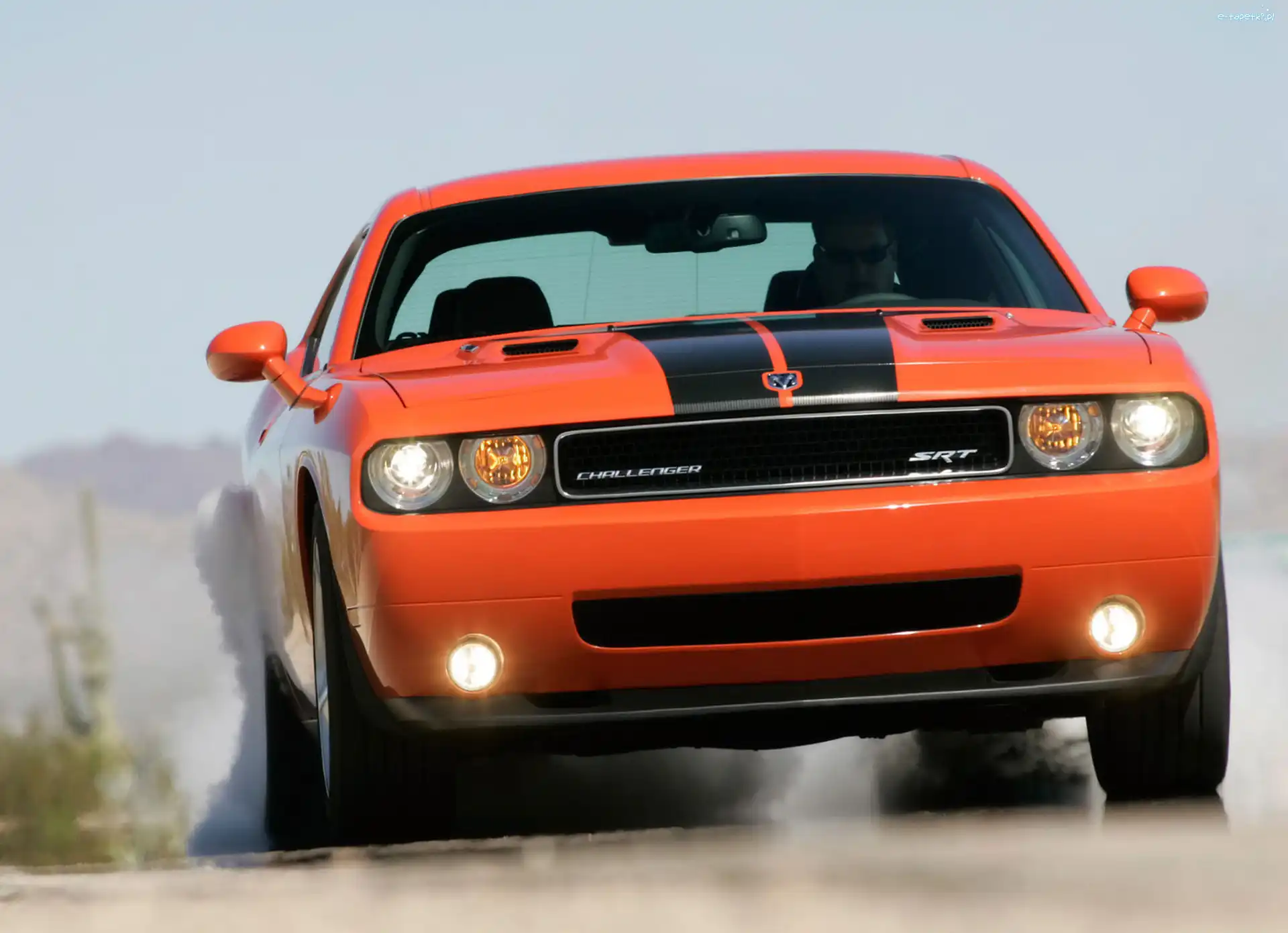 Halogeny, Dodge Challenger, Przód