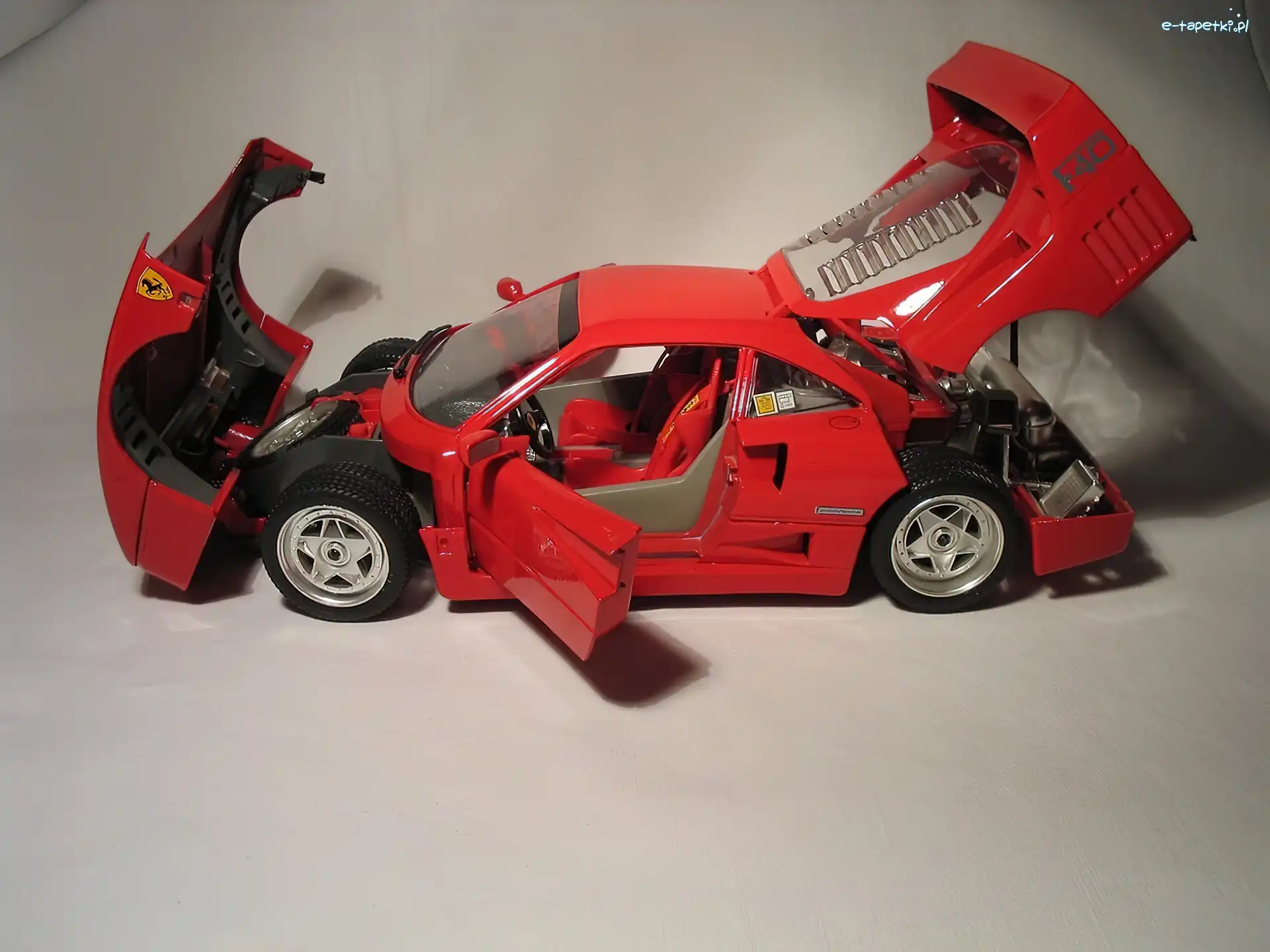 Do, Ferrari F 40, Sklejania, Model