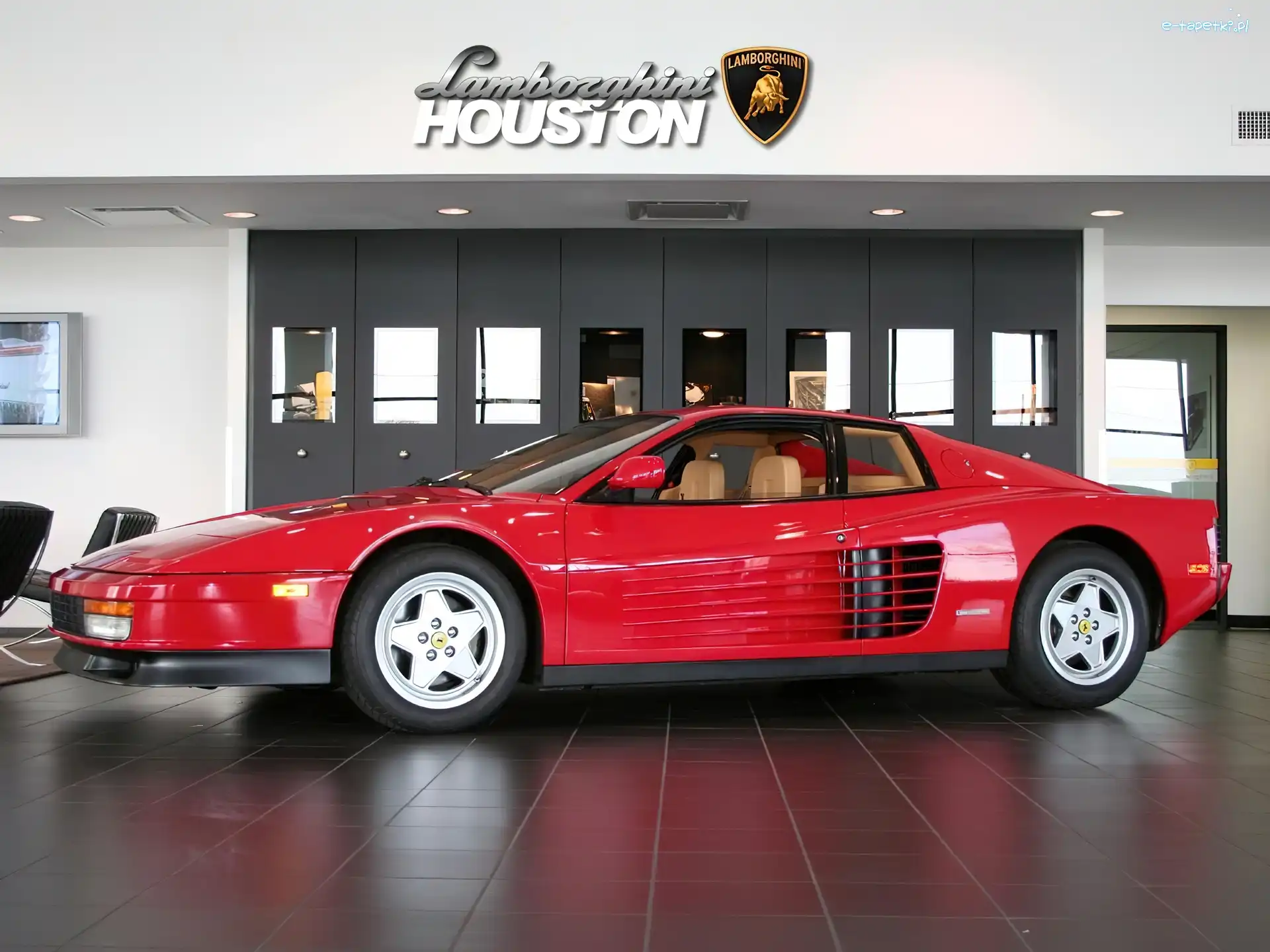 Ferrari Testarossa, Dealer