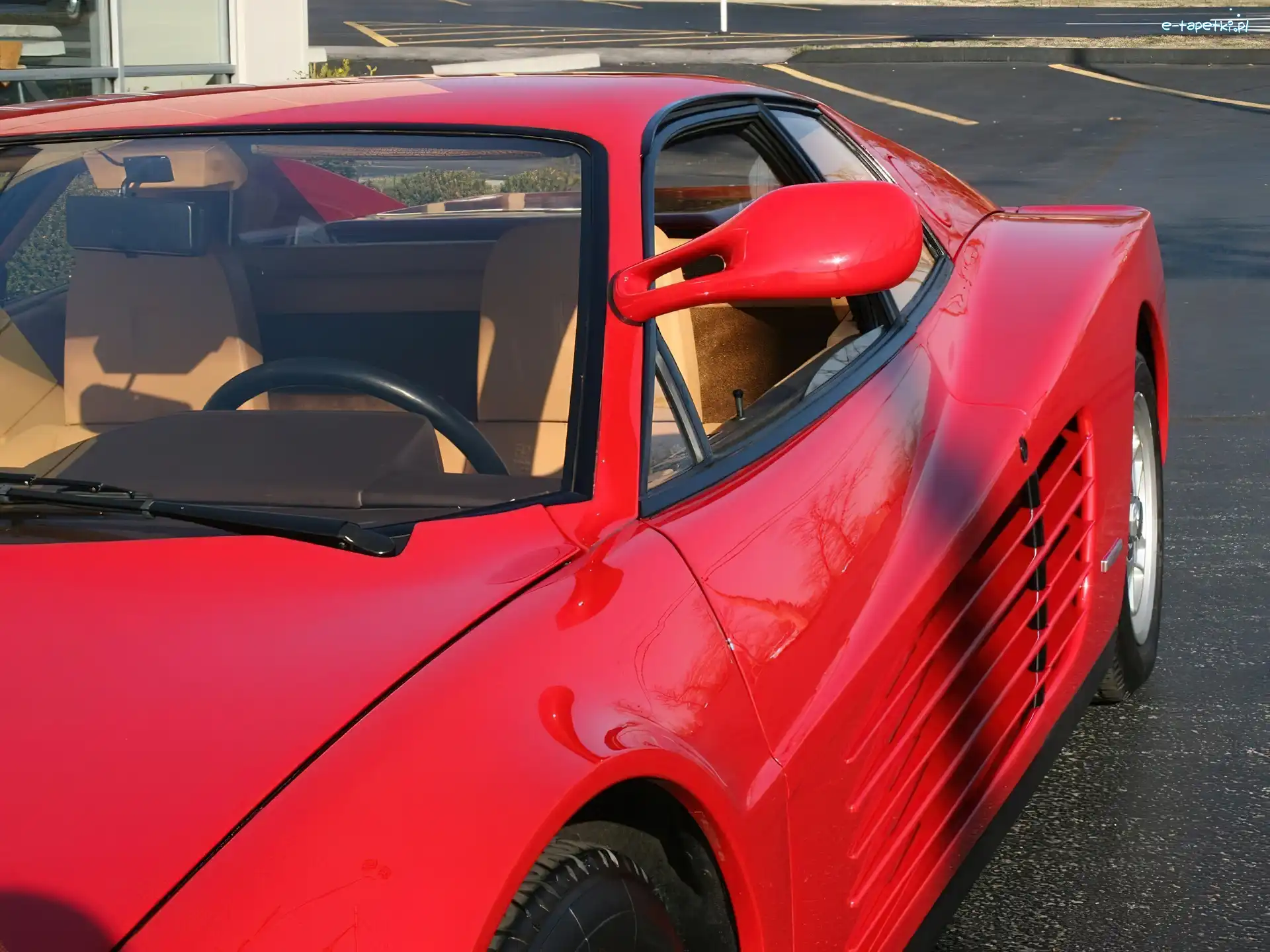 Lusterko, Ferrari Testarossa, Bok