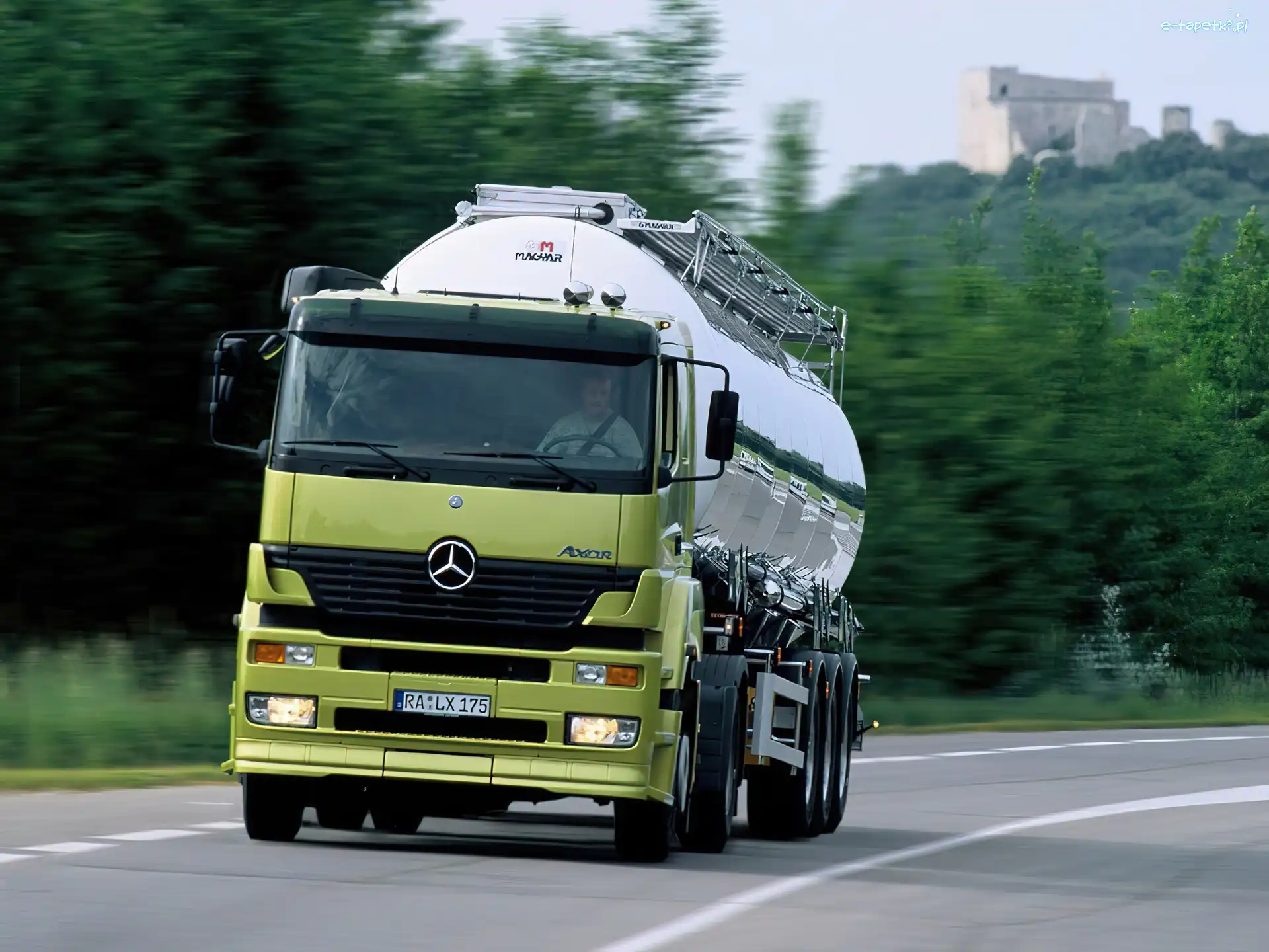 Ciągnik i Cysterna, Ciągnik Mercedes