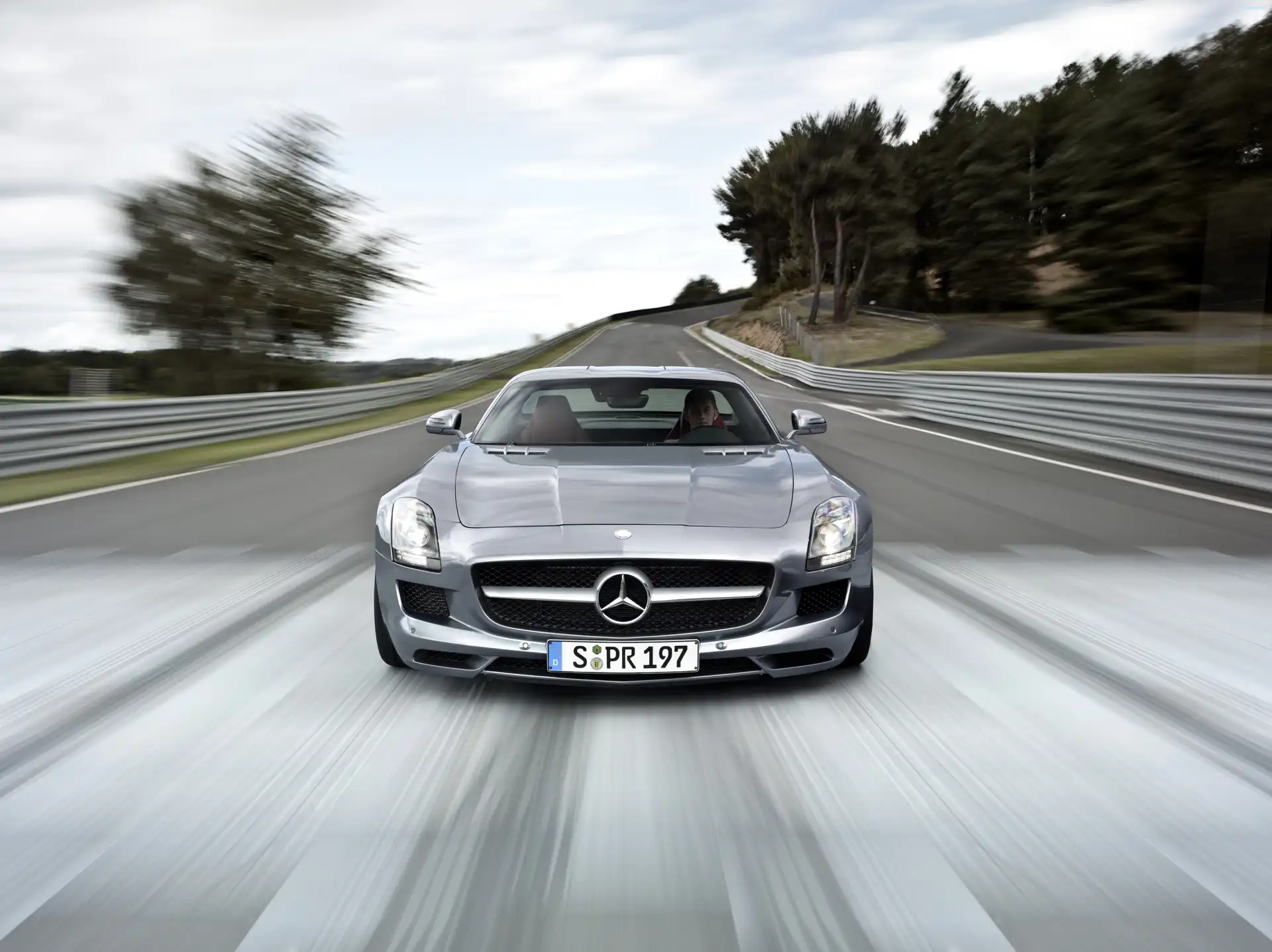 Mercedes Benz SLS, Przód, Agresywny