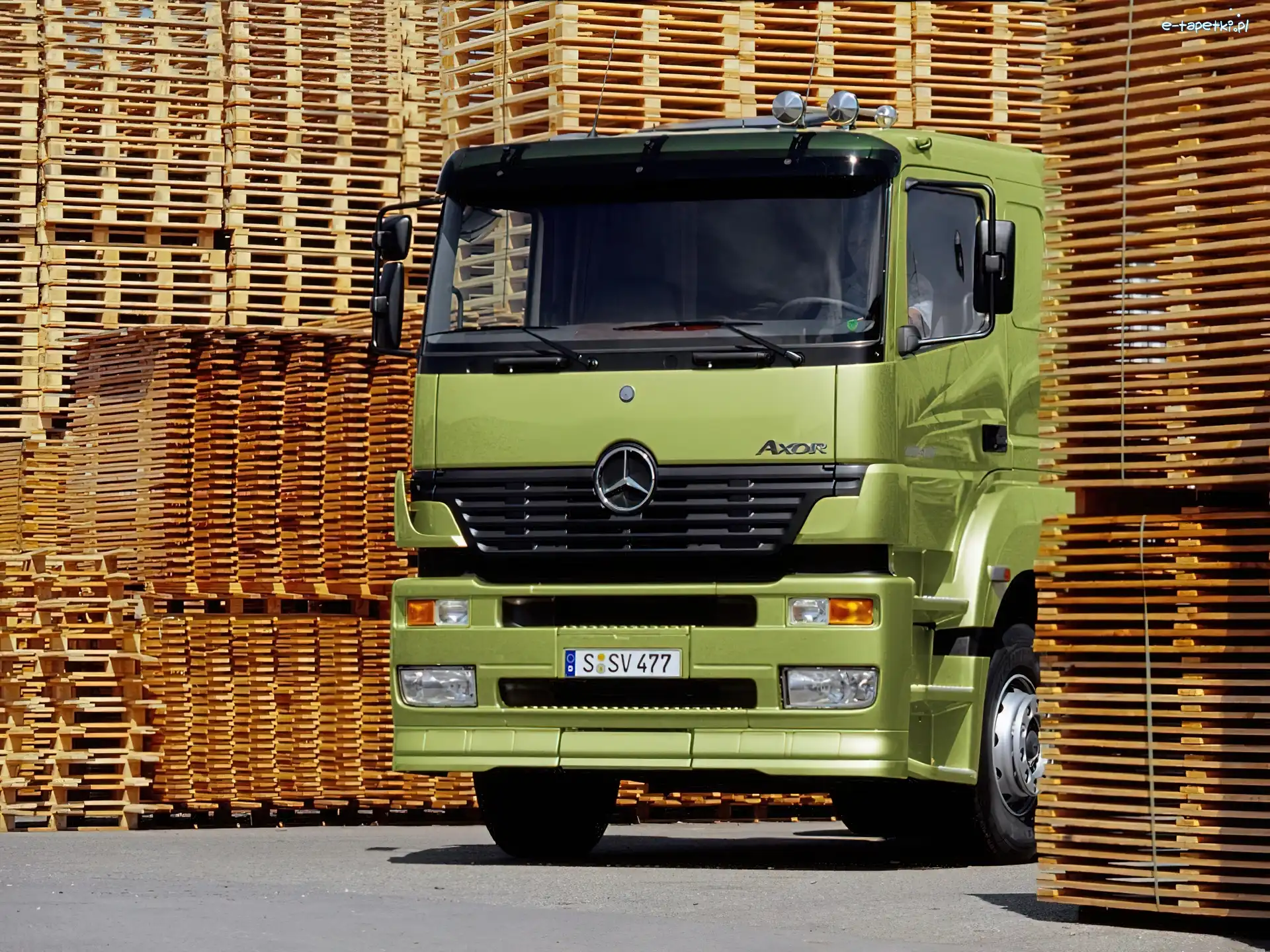 Zielony Ciągnik Mercedesa