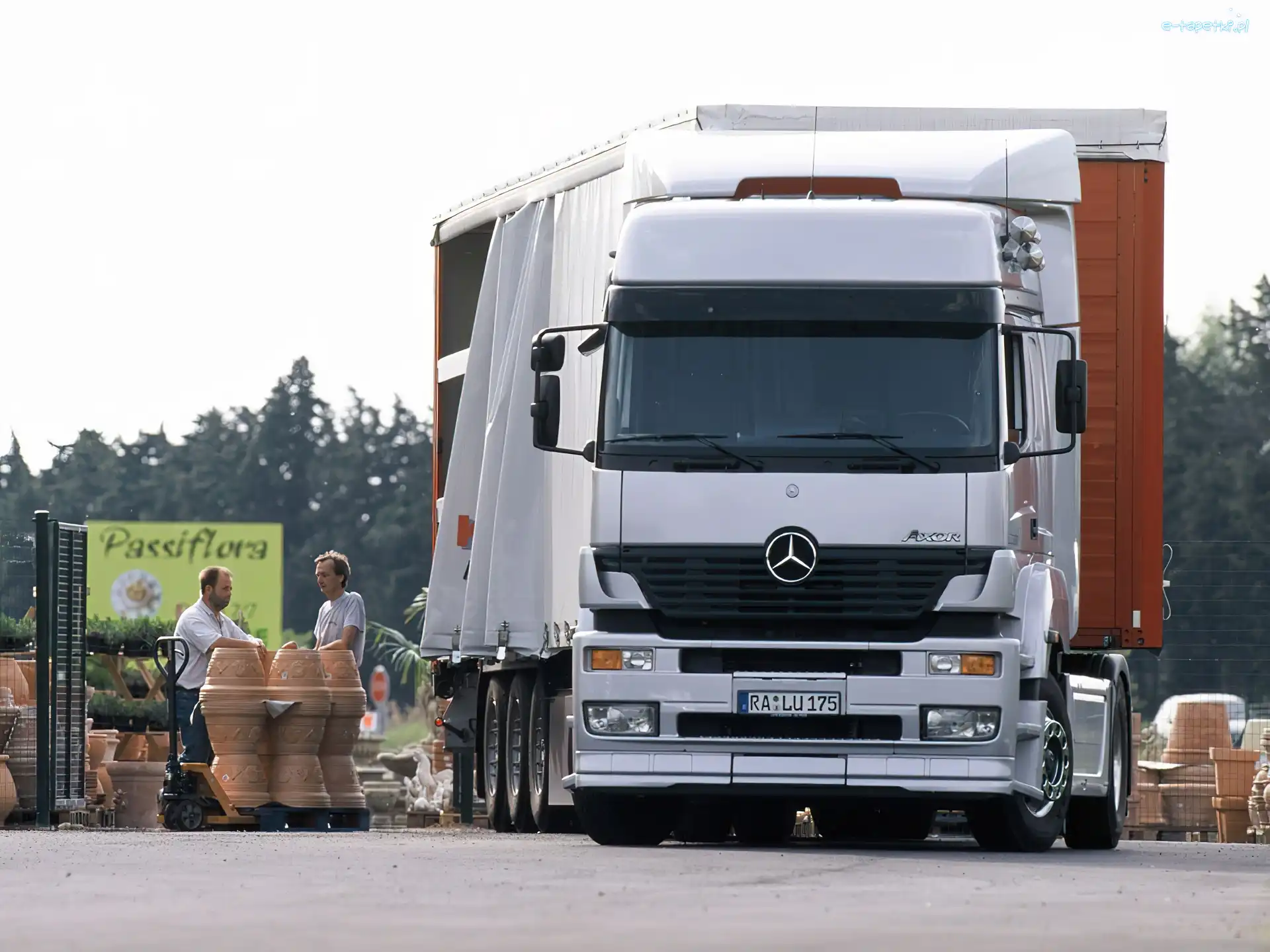 Ciągnik i Przyczepa, Ciągnik Mercedes