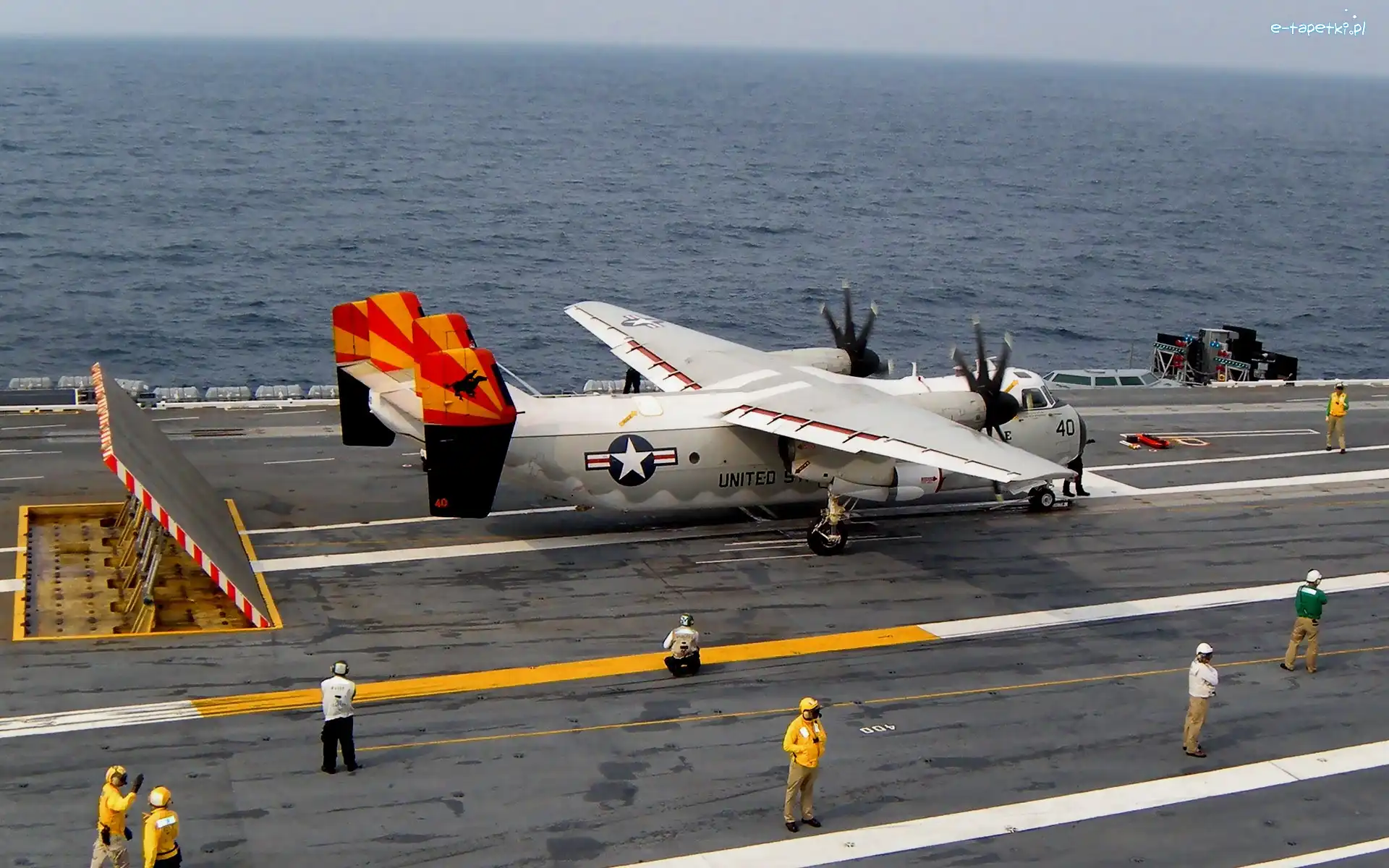 Carl Vinson, Grumman C-2 Greyhound