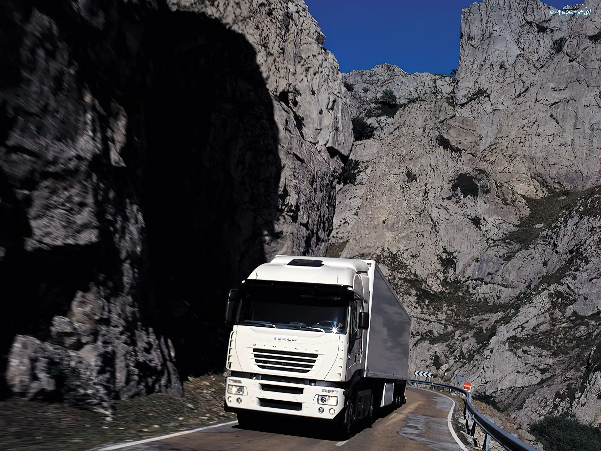 Droga, Białe Iveco