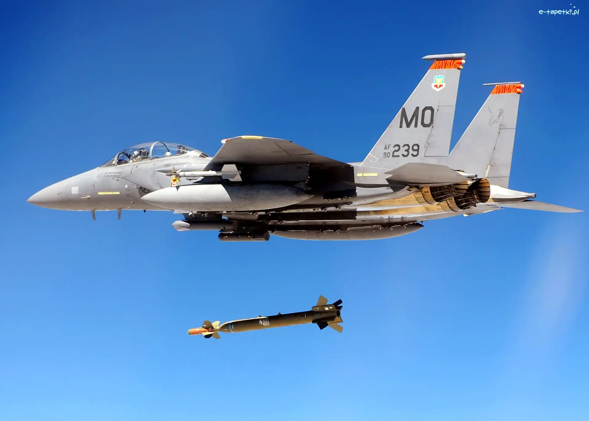 Rakieta, F-15E Strike Eagle, Odrzutowiec