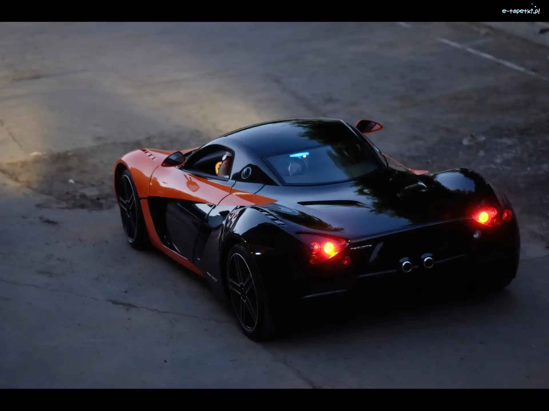 Lampy, Zmierzch, Tył, Marussia B1