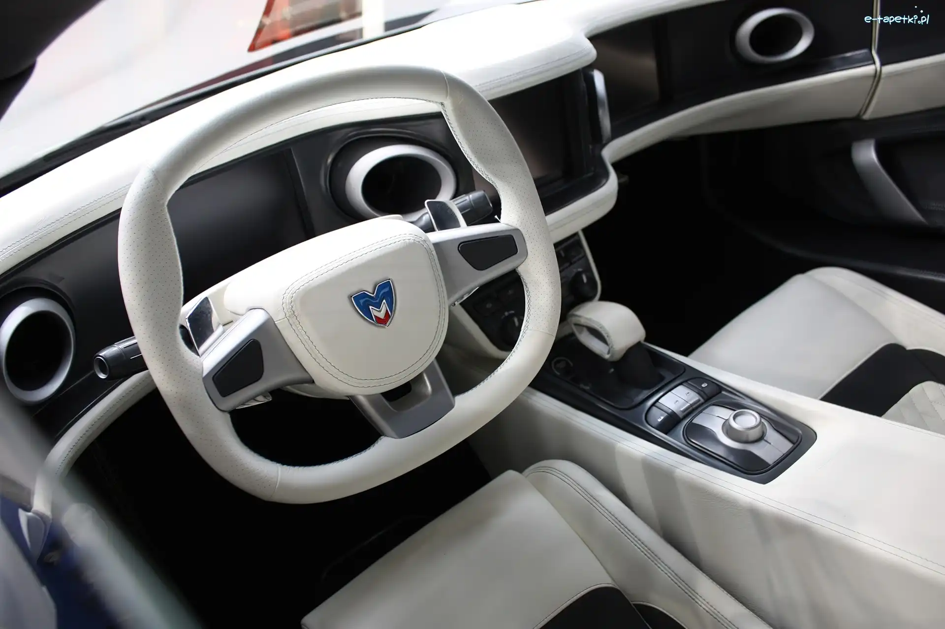Wnętrze, Marussia B2