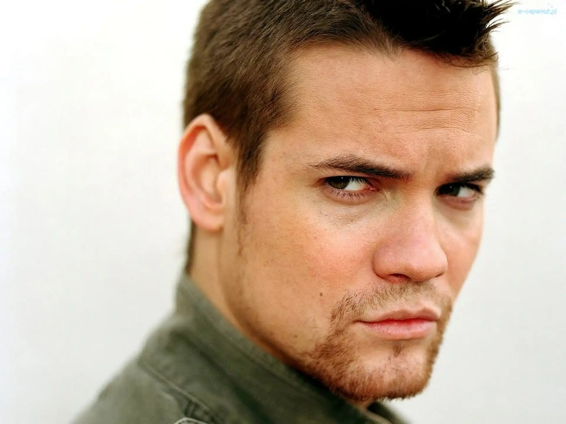 Portret, Zarost, Shane West