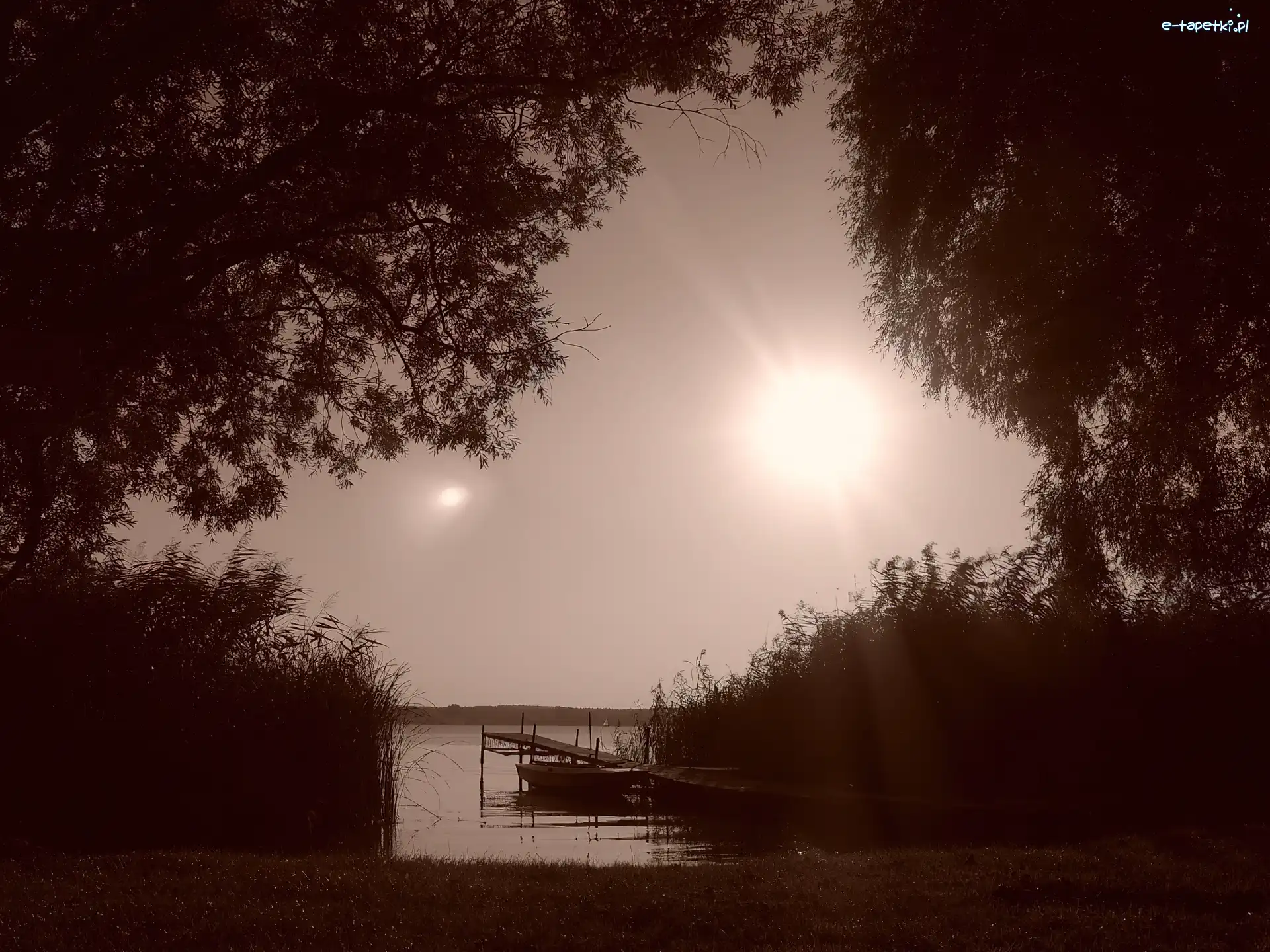Nad, Mazury, Jeziorem, Kładka