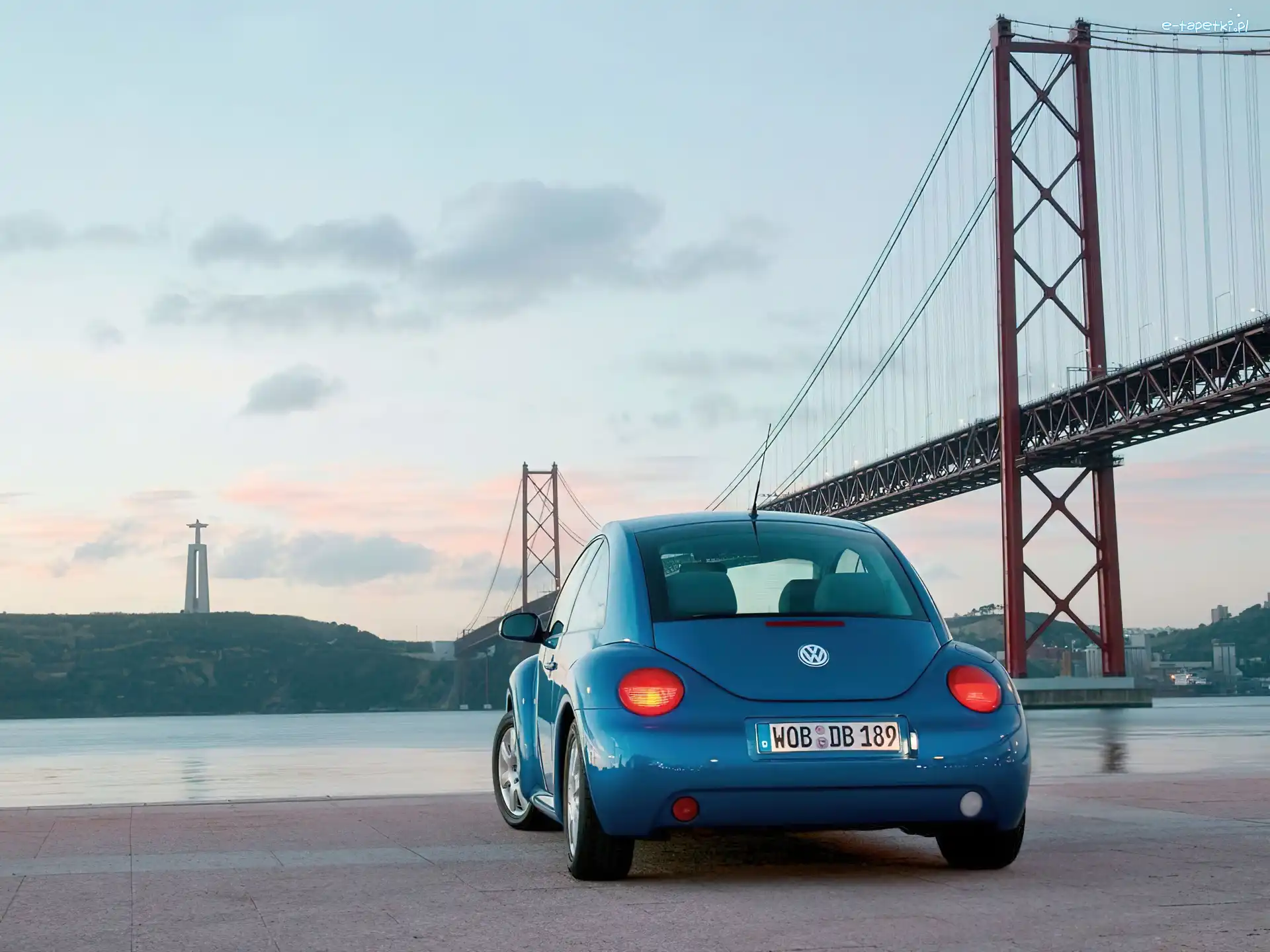 Most, Nabrzeże, Niebieski New Beetle