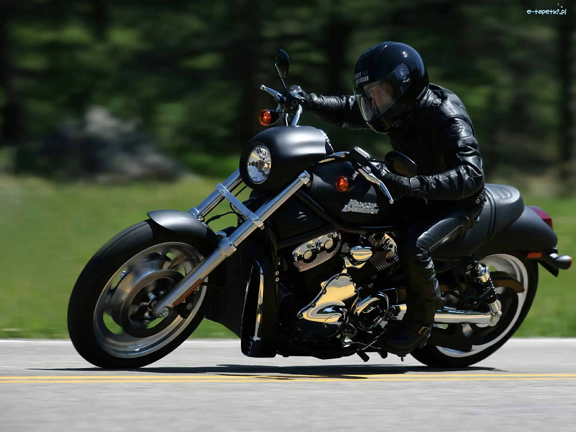 Zakręt, Harley-Davidson Night Rod