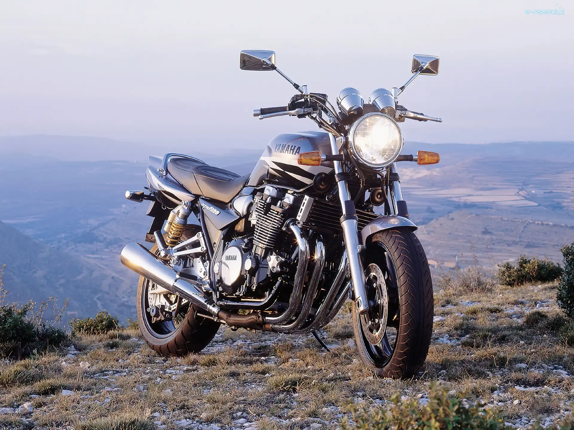 Naked, Yamaha XJR1300