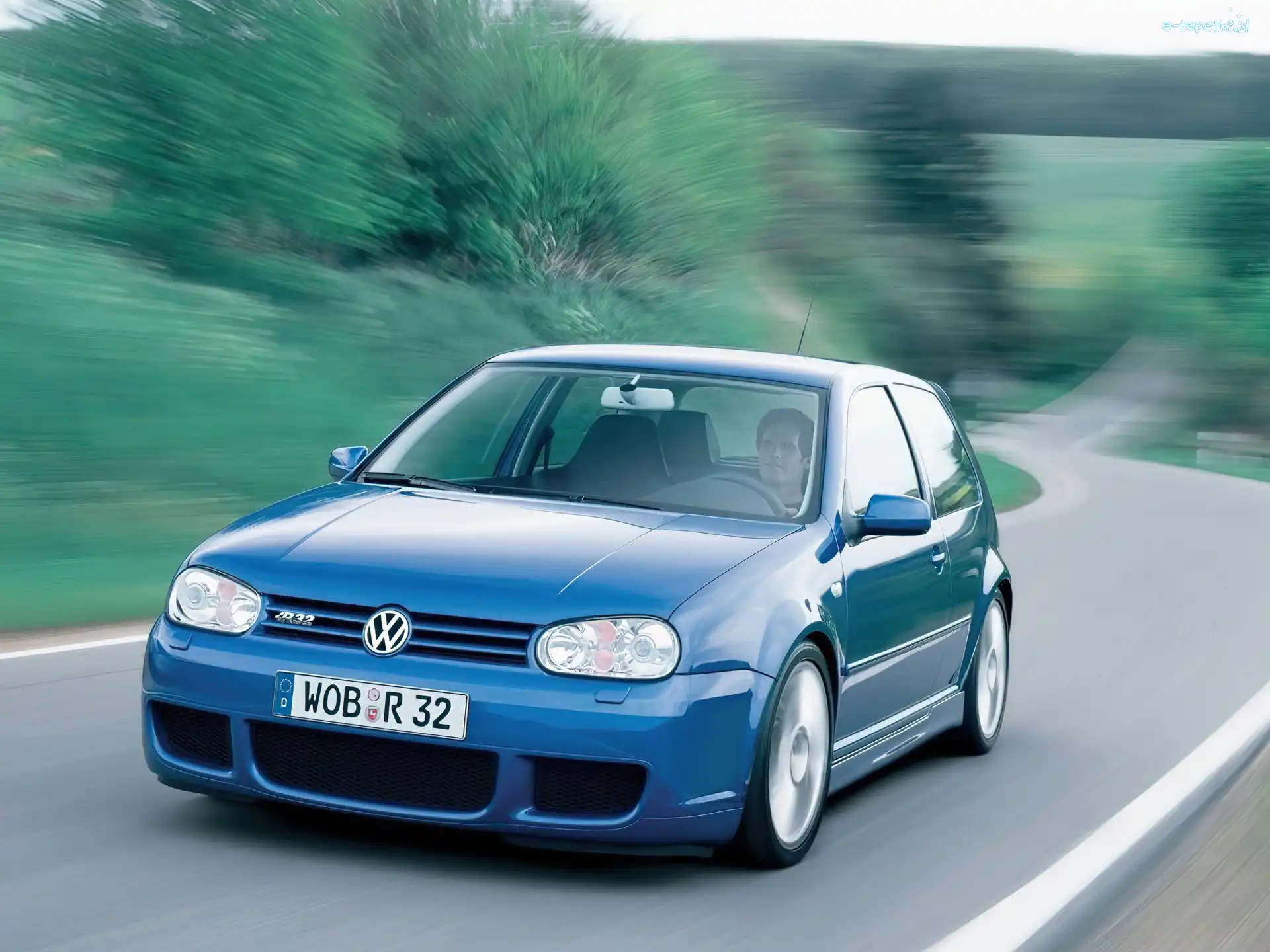 Niebieski, r32