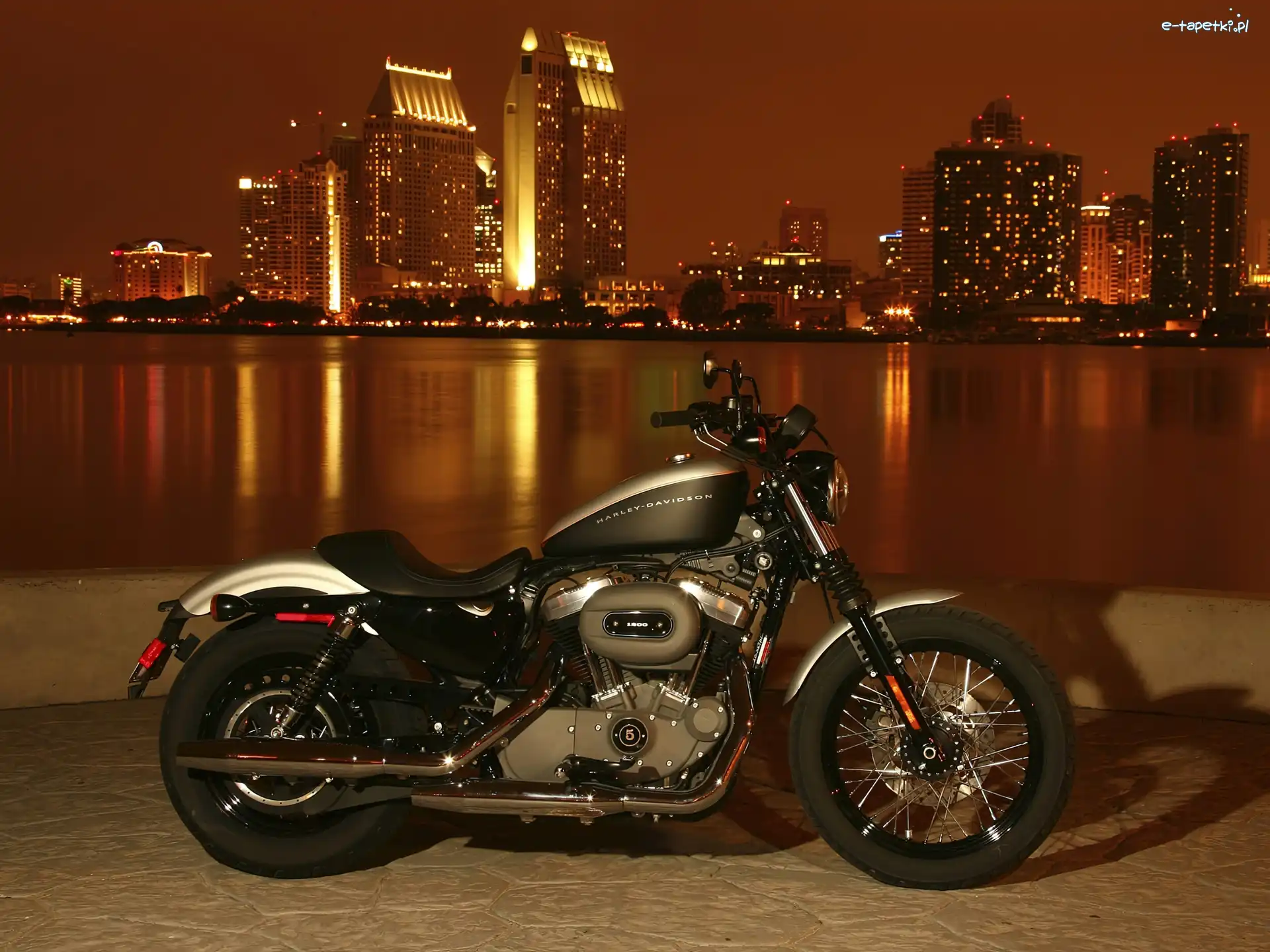 Noc, Miasto, Harley-Davidson Sportster 1200N