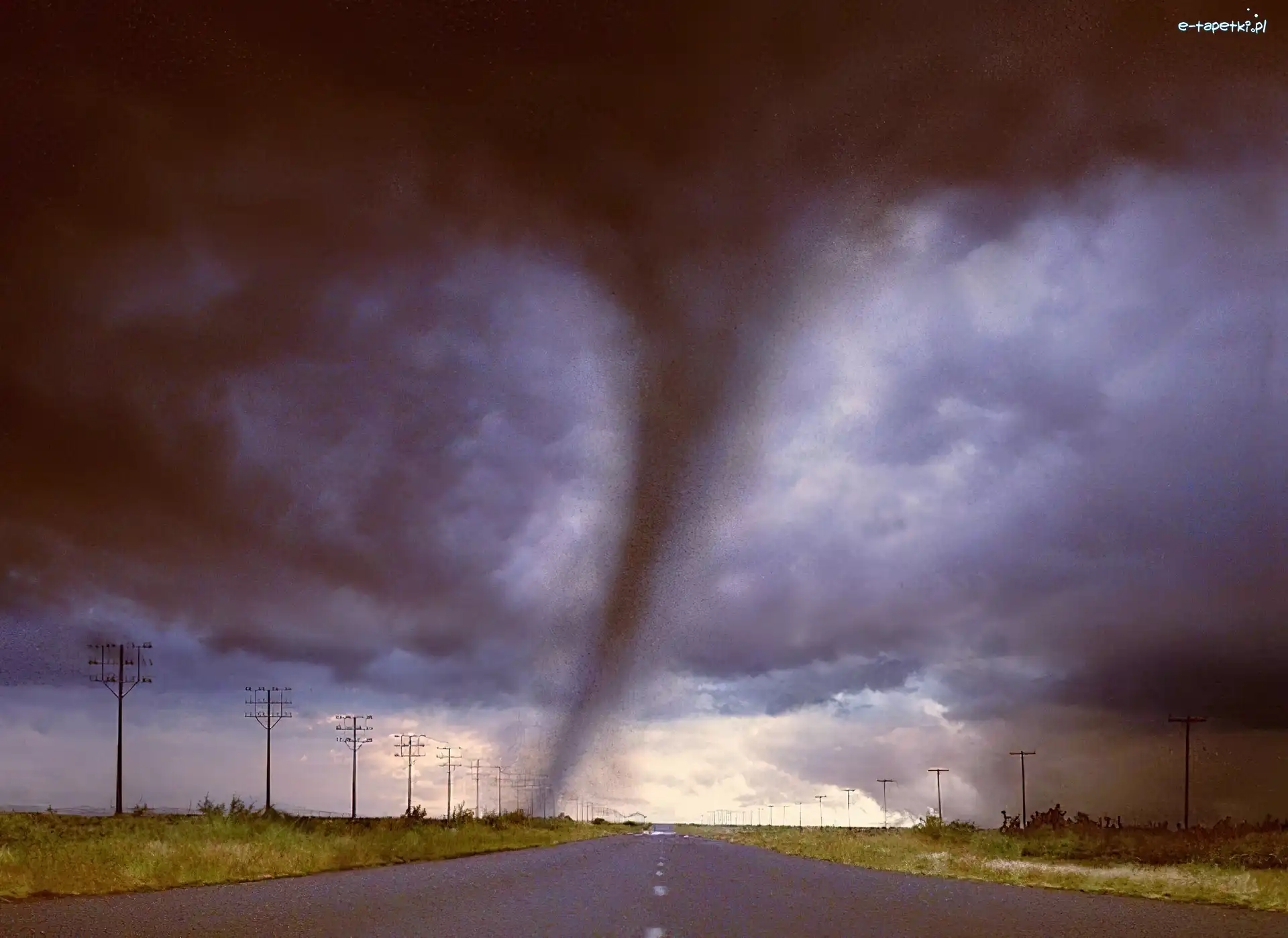 Droga, Pole, Tornado