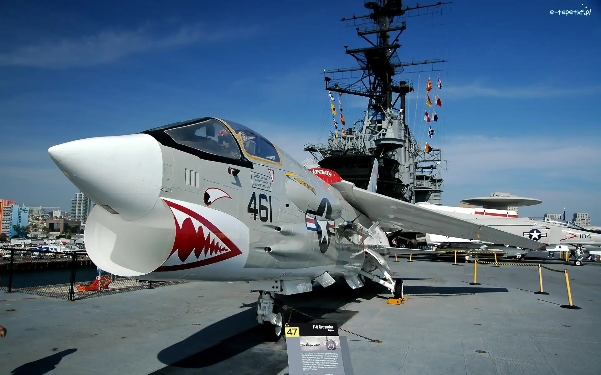 Vought F-8 Crusader, USS Midway, Lotniskowiec
