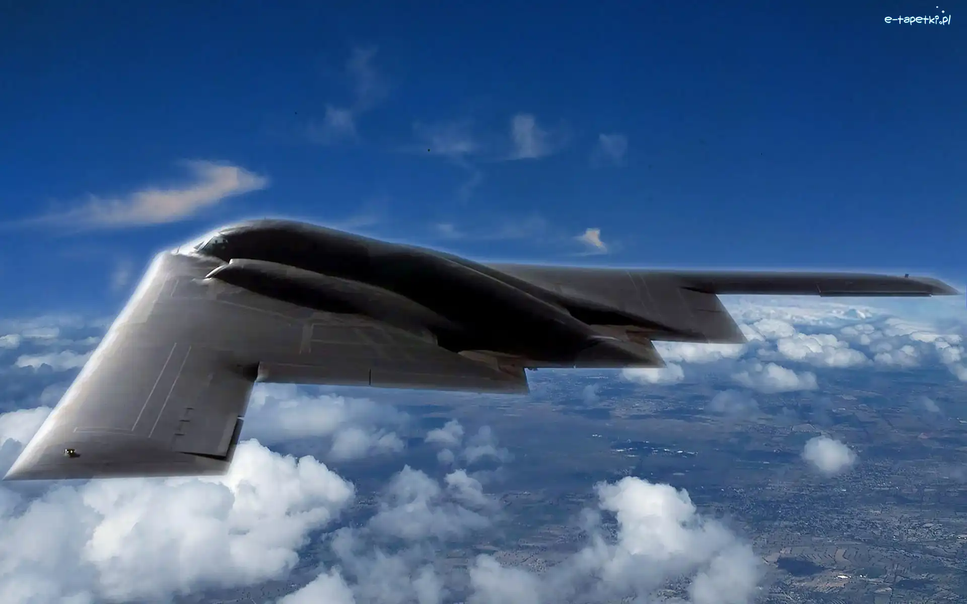 Chmurami, Nad, Boeing B-2 Spirit