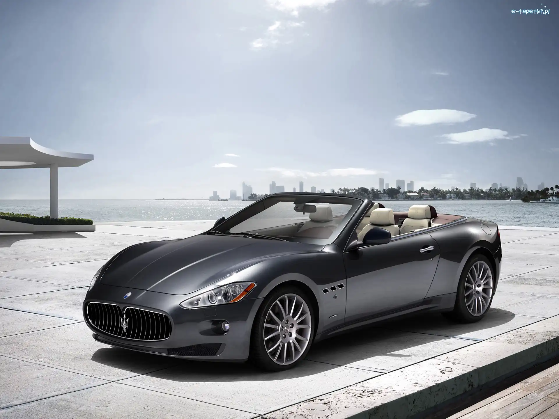 Atrapa, Maska, Maserati Gran Cabrio