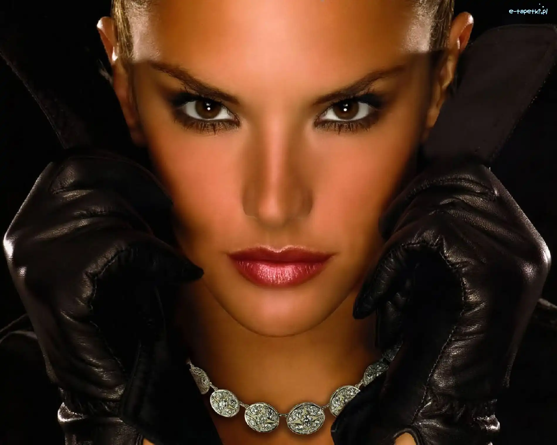 Rękawiczki, Twarz, Adriana Lima