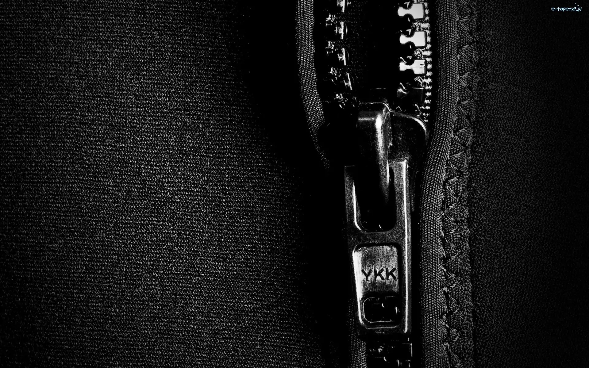 YKK, Zamek
