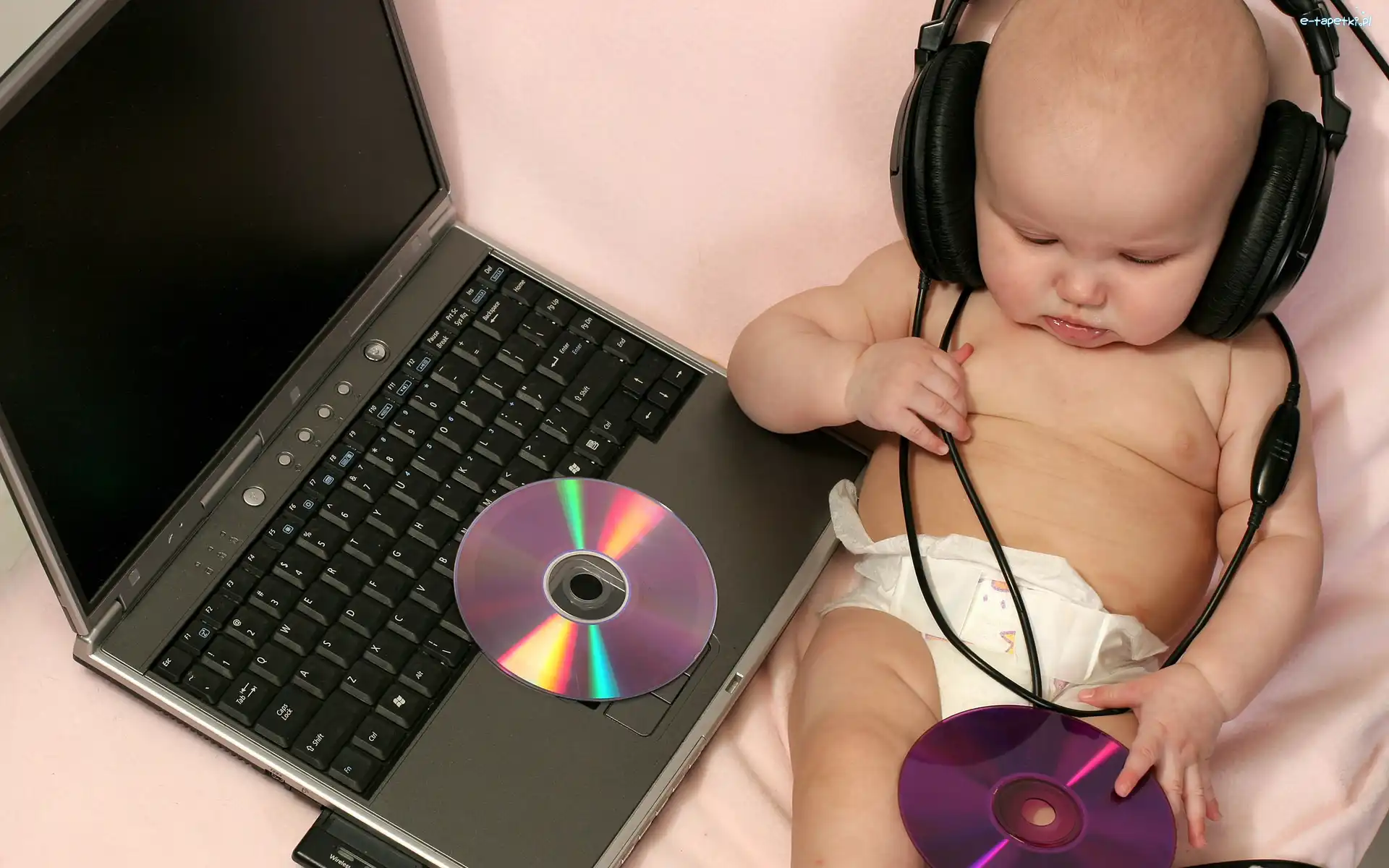 Laptop, DJ, Dziecko