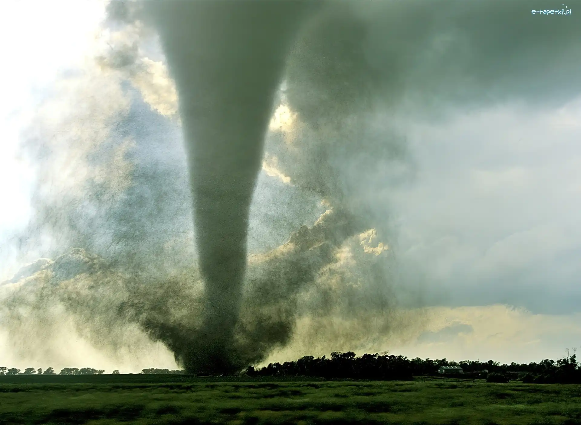 Pole, Tornado