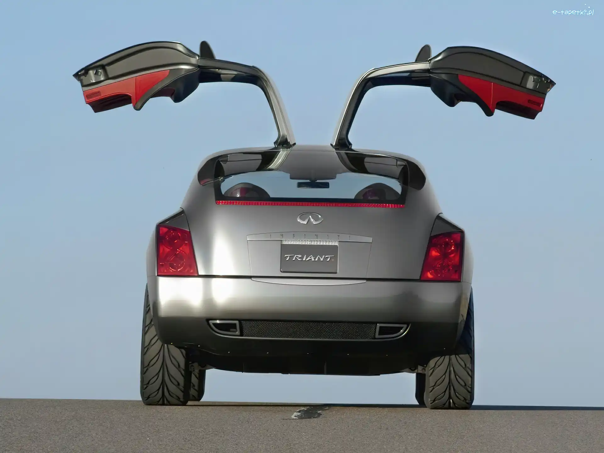 Tył, Infiniti Triant