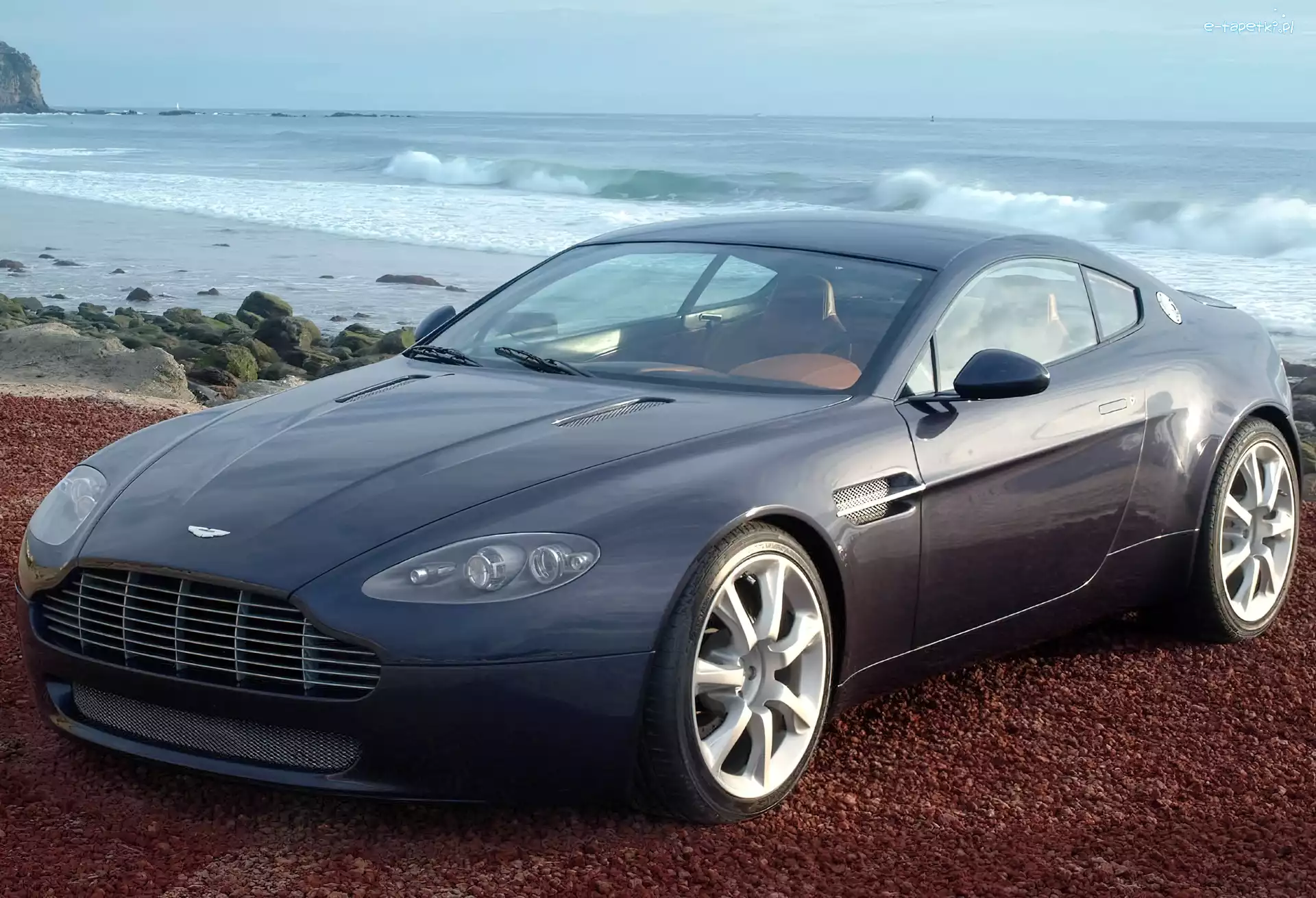 Aston Martin AMV 8, Granatowy